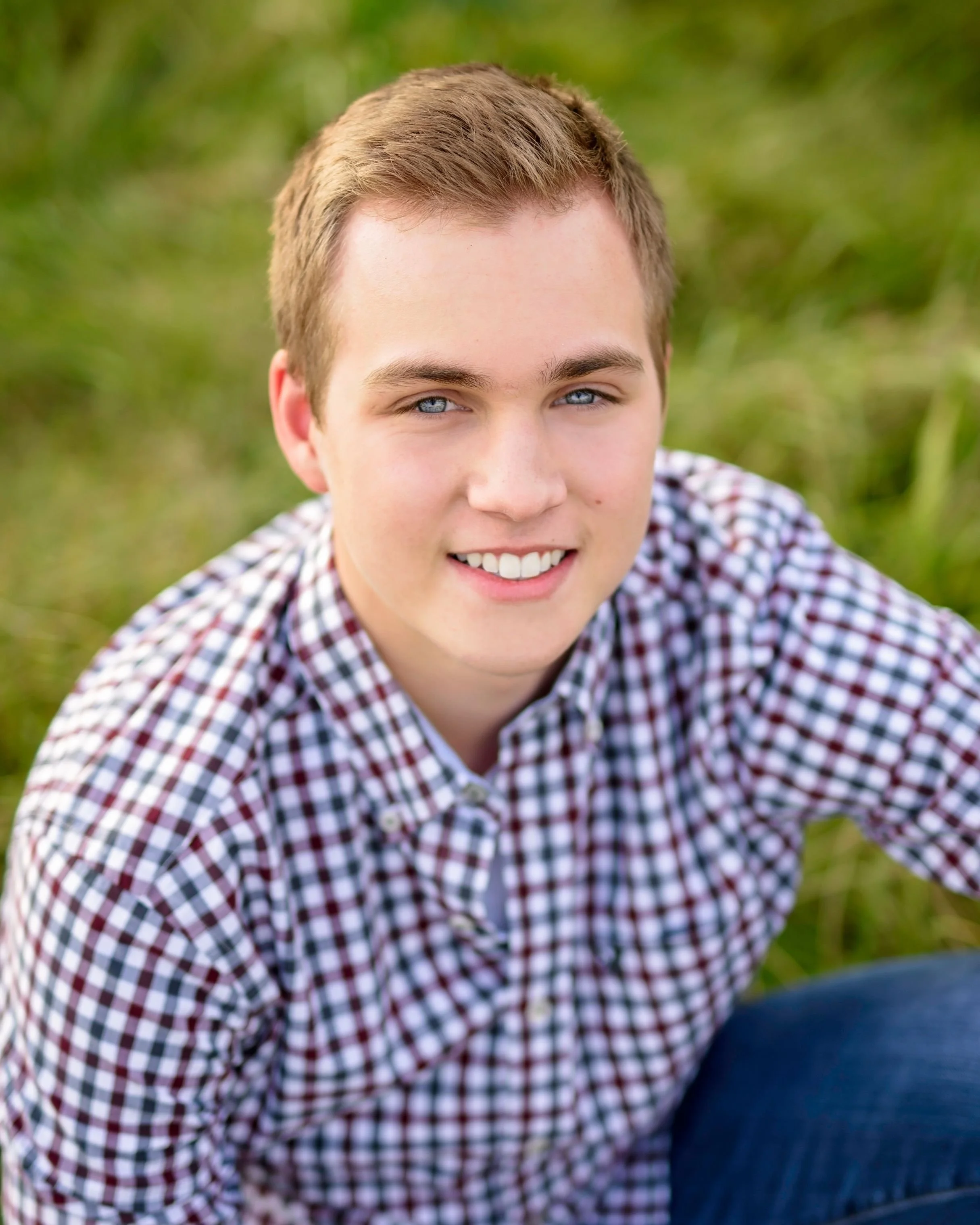 columbus-ohio-seniorportrait-photography-studiophotos-cappandgown-5.jpg