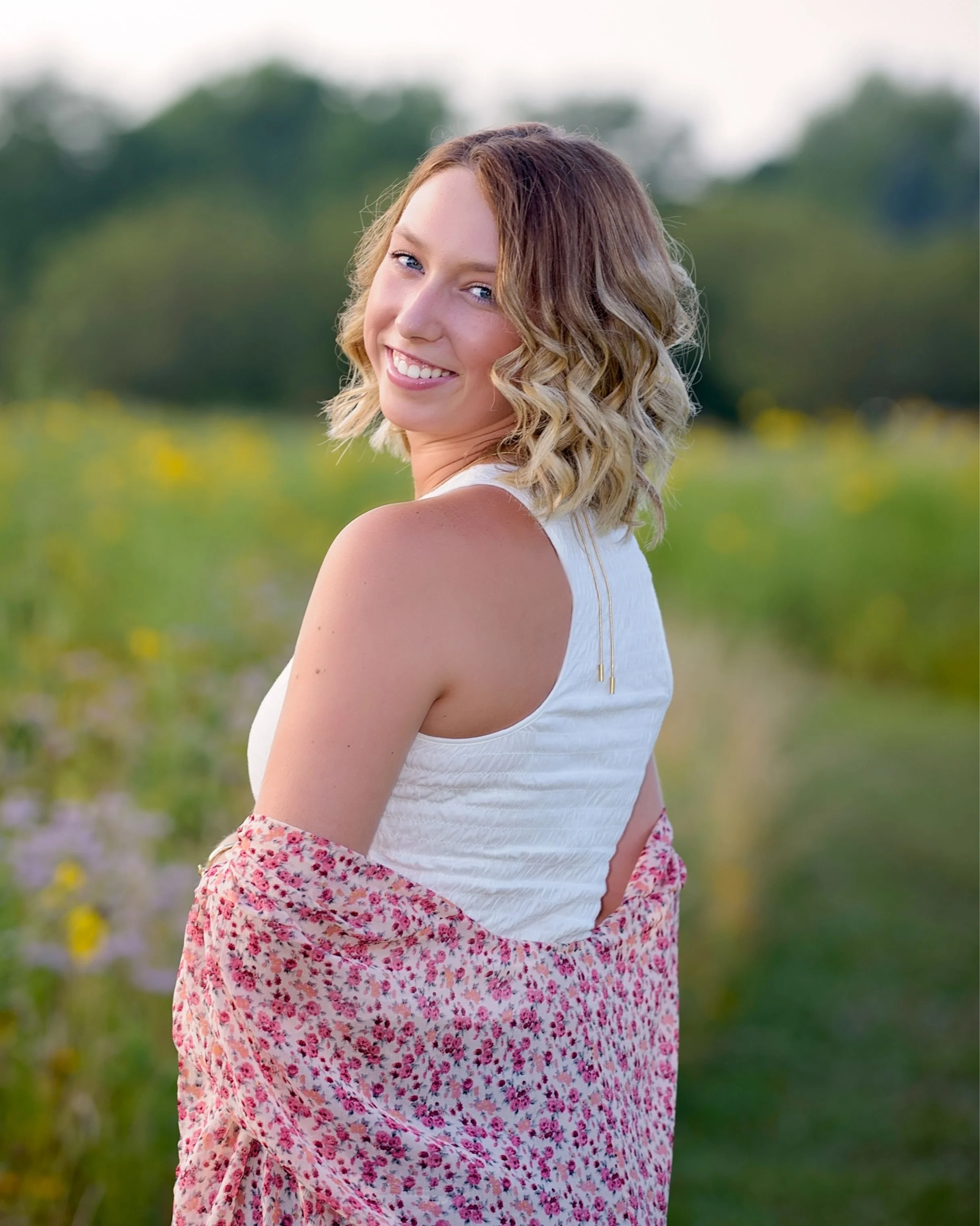 columbus-ohio-seniorportrait-photography-studiophotos-cappandgown-16.jpg