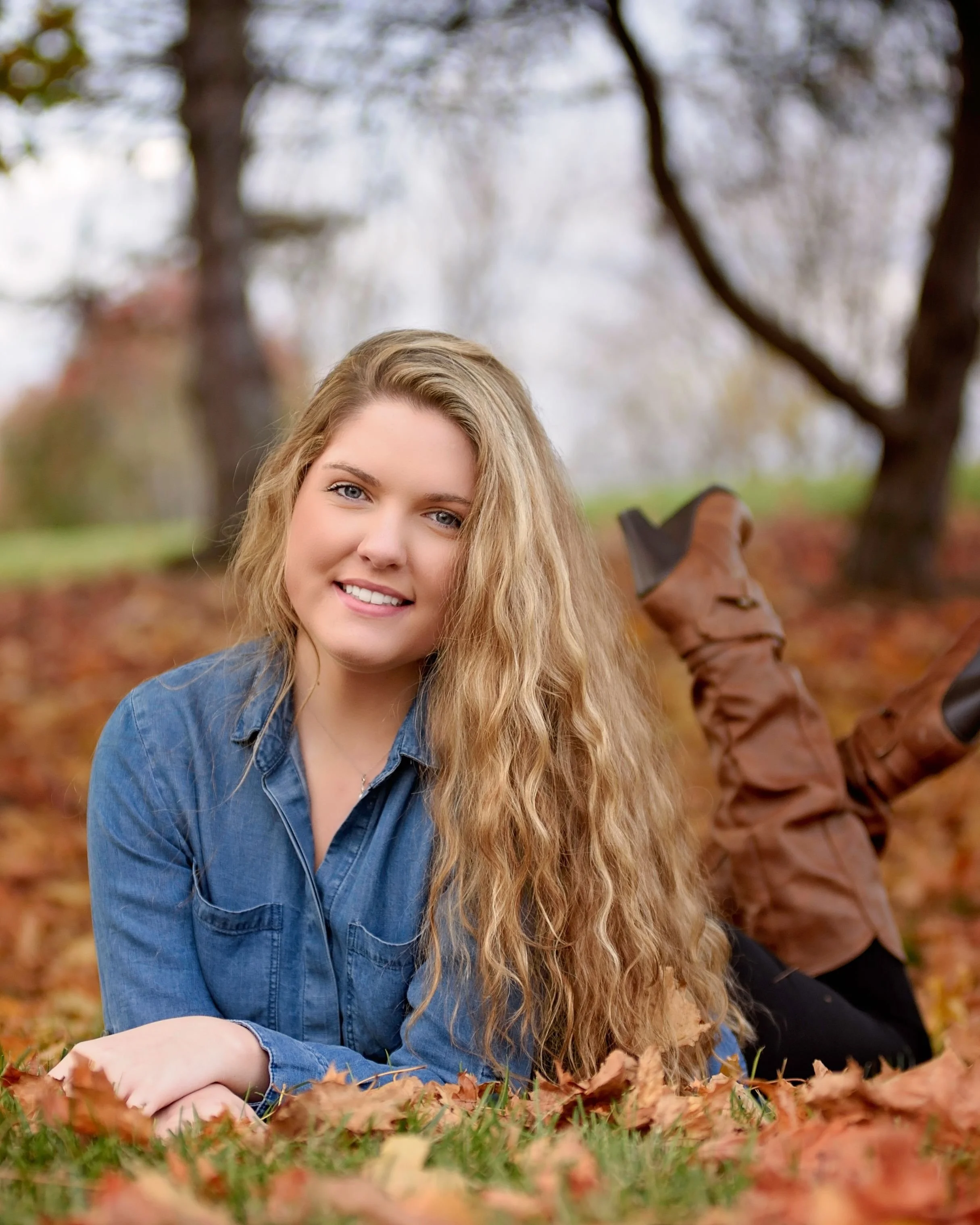 columbus-ohio-seniorportrait-photography-studiophotos-cappandgown-12.jpg