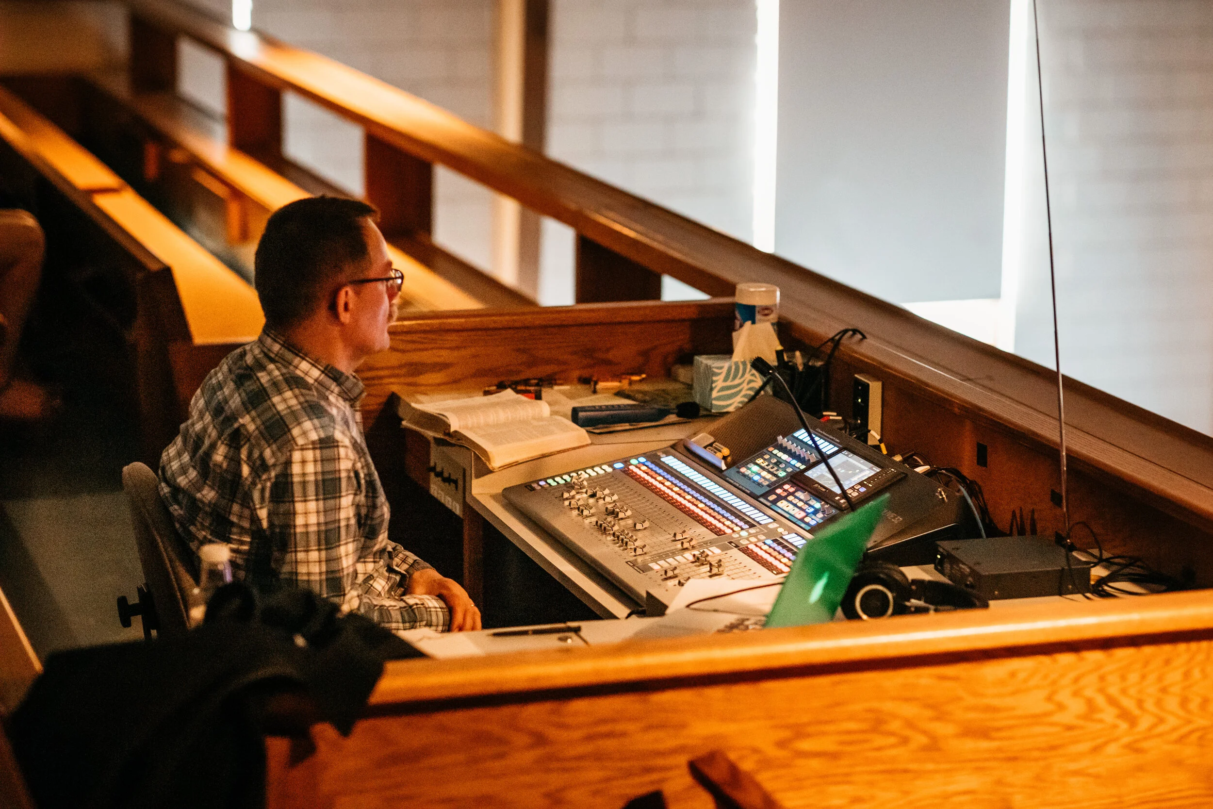 WORSHIP &amp; TECH TEAM