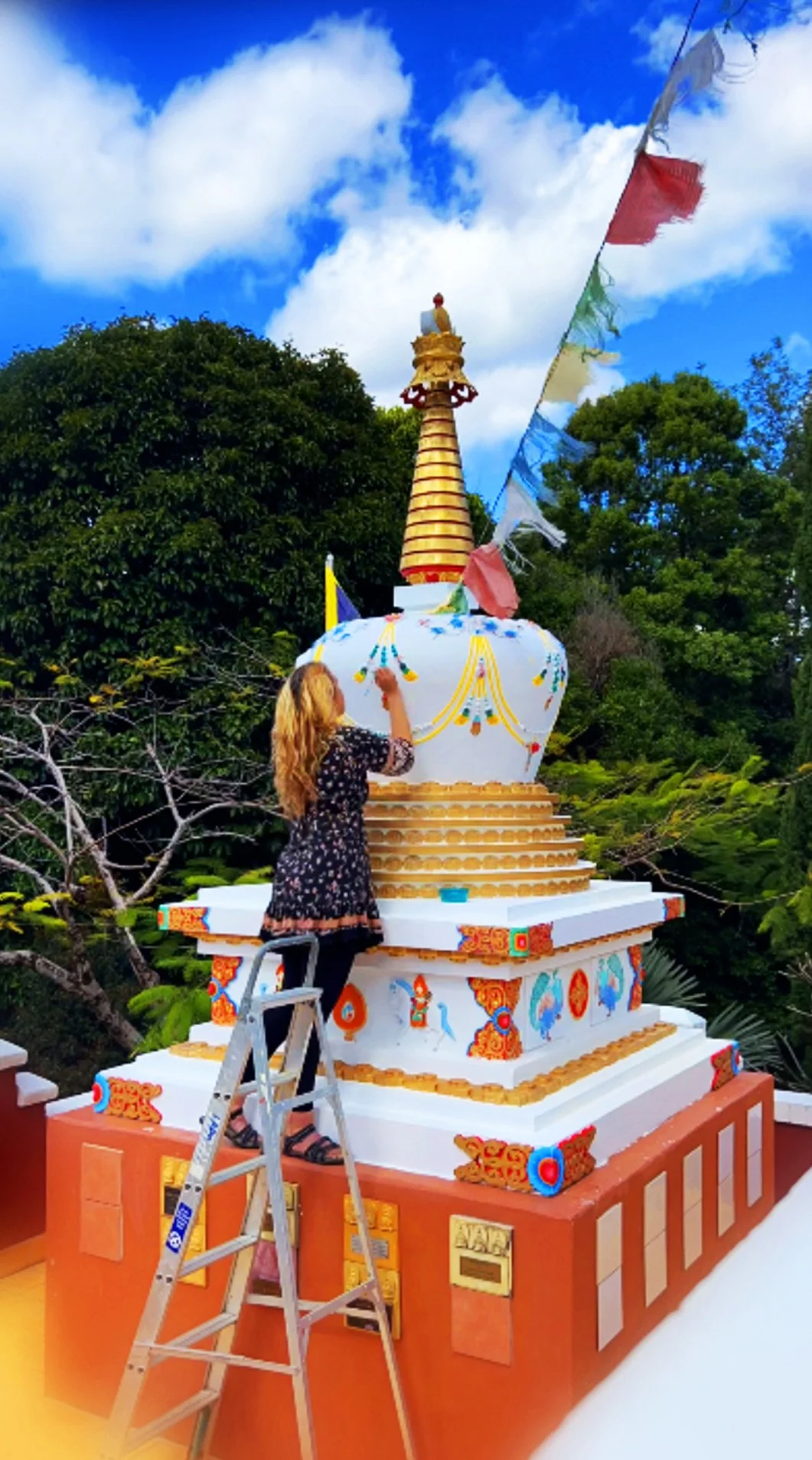 EllenStapleton_Chenrezig_Stupa_Cover_02_finished.jpg