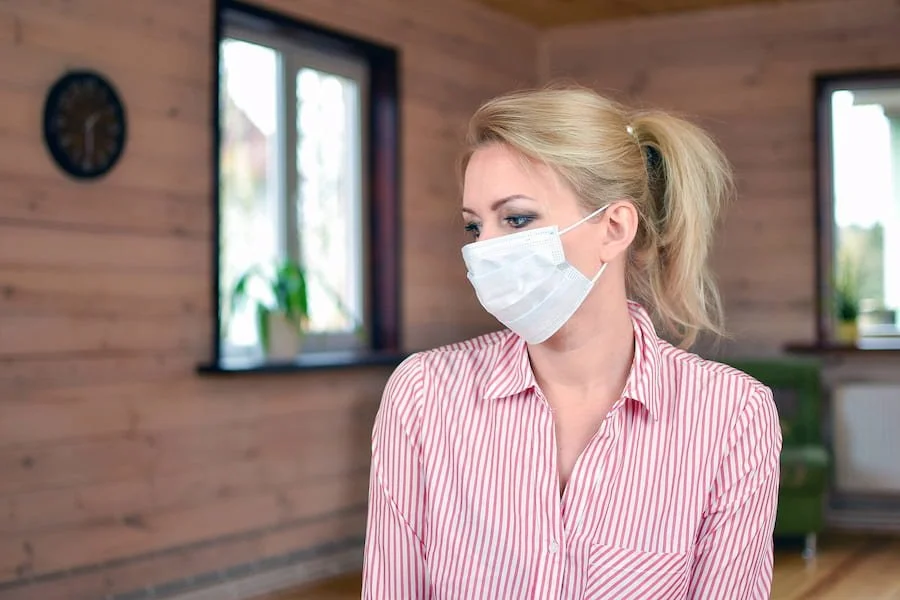 A woman wearing a mask appears upset as she looks off into the distance. This could represent the isolation of Covid that relationship counseling in San Francisco, CA can address. Learn more about online couples therapy in San Francisco, CA.