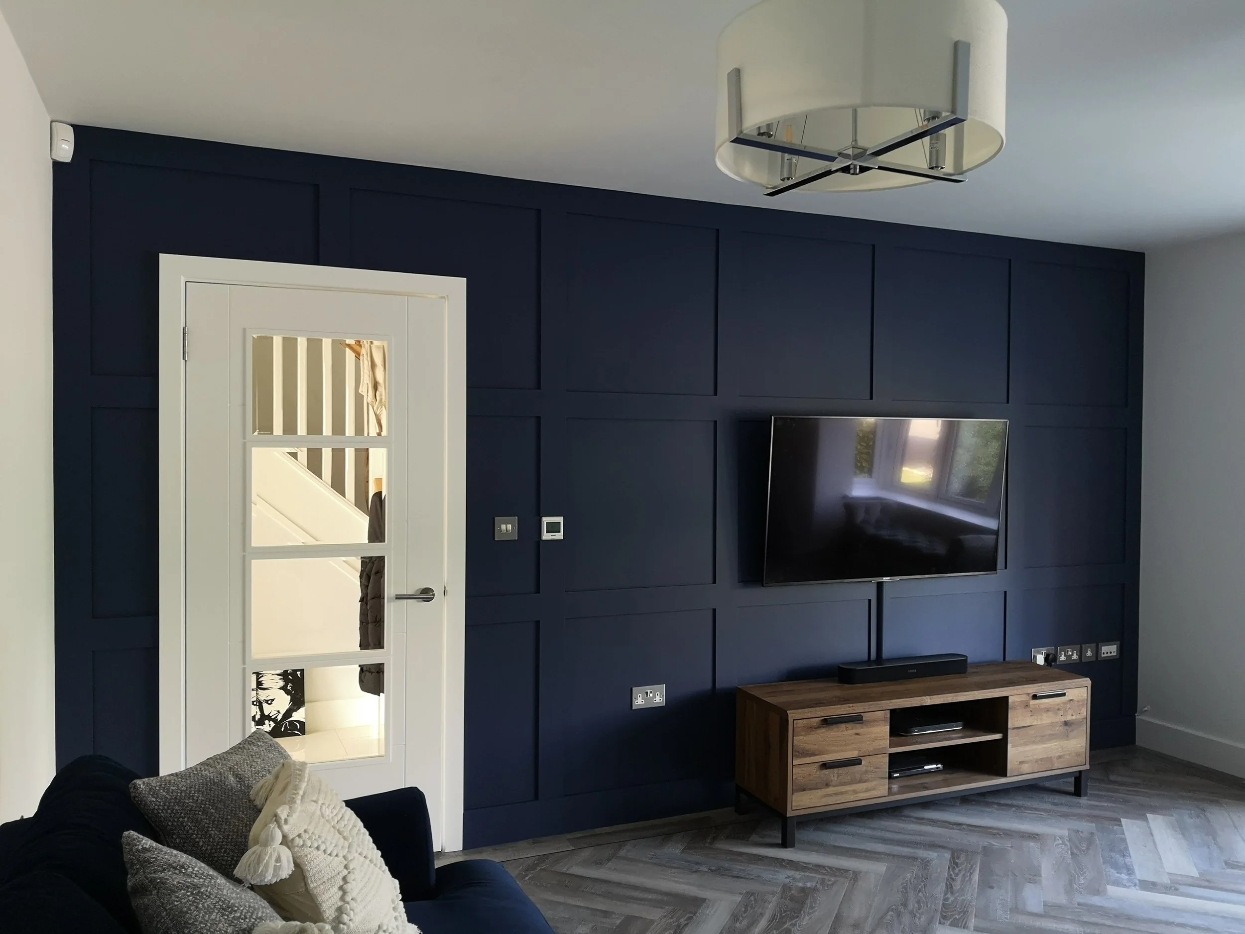 blue-interior-paint-dark-wall-bedroom-dark-blue-interior