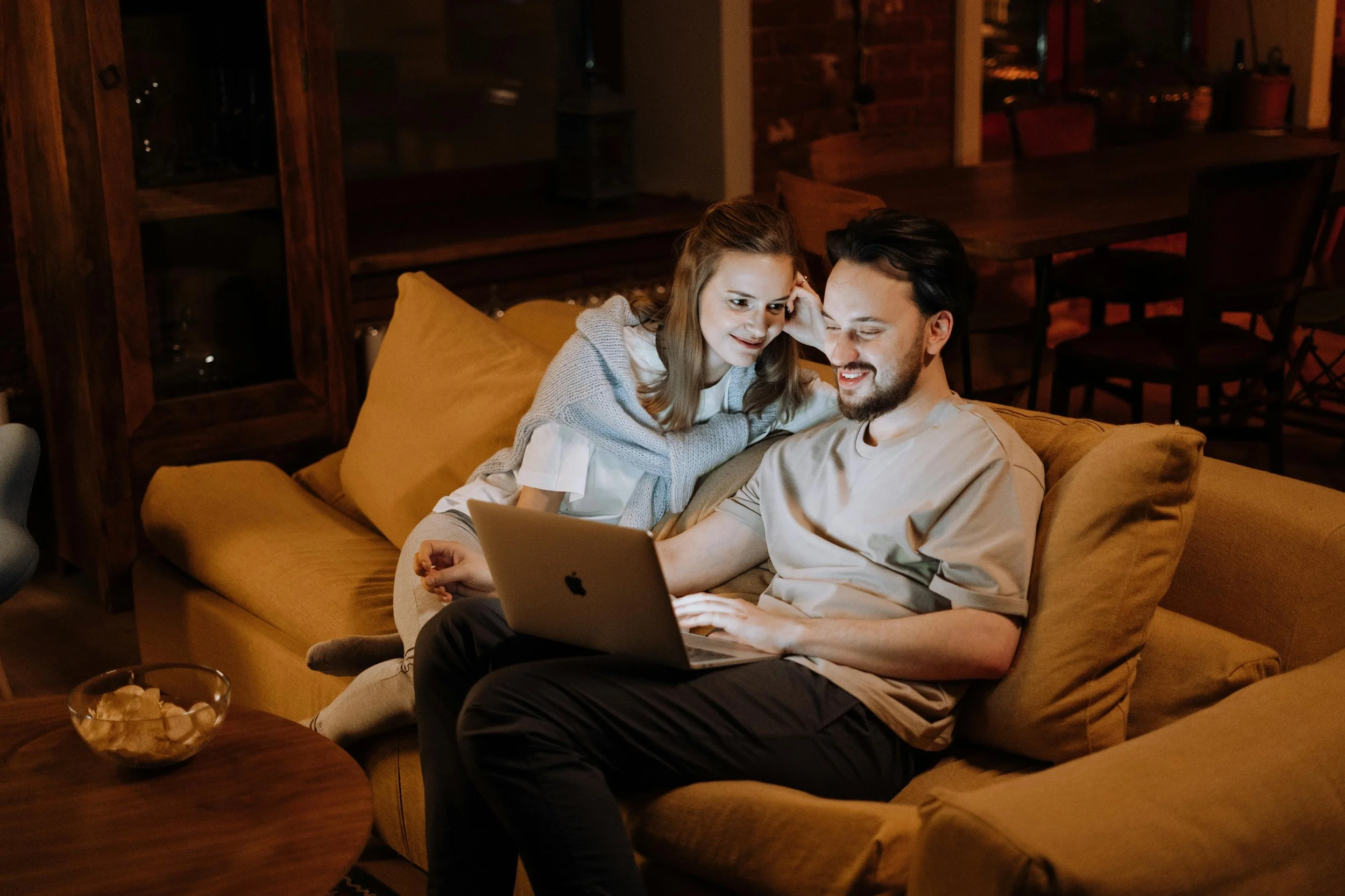 Can Couples Therapy Work Online? What Changes and What Stays the Same