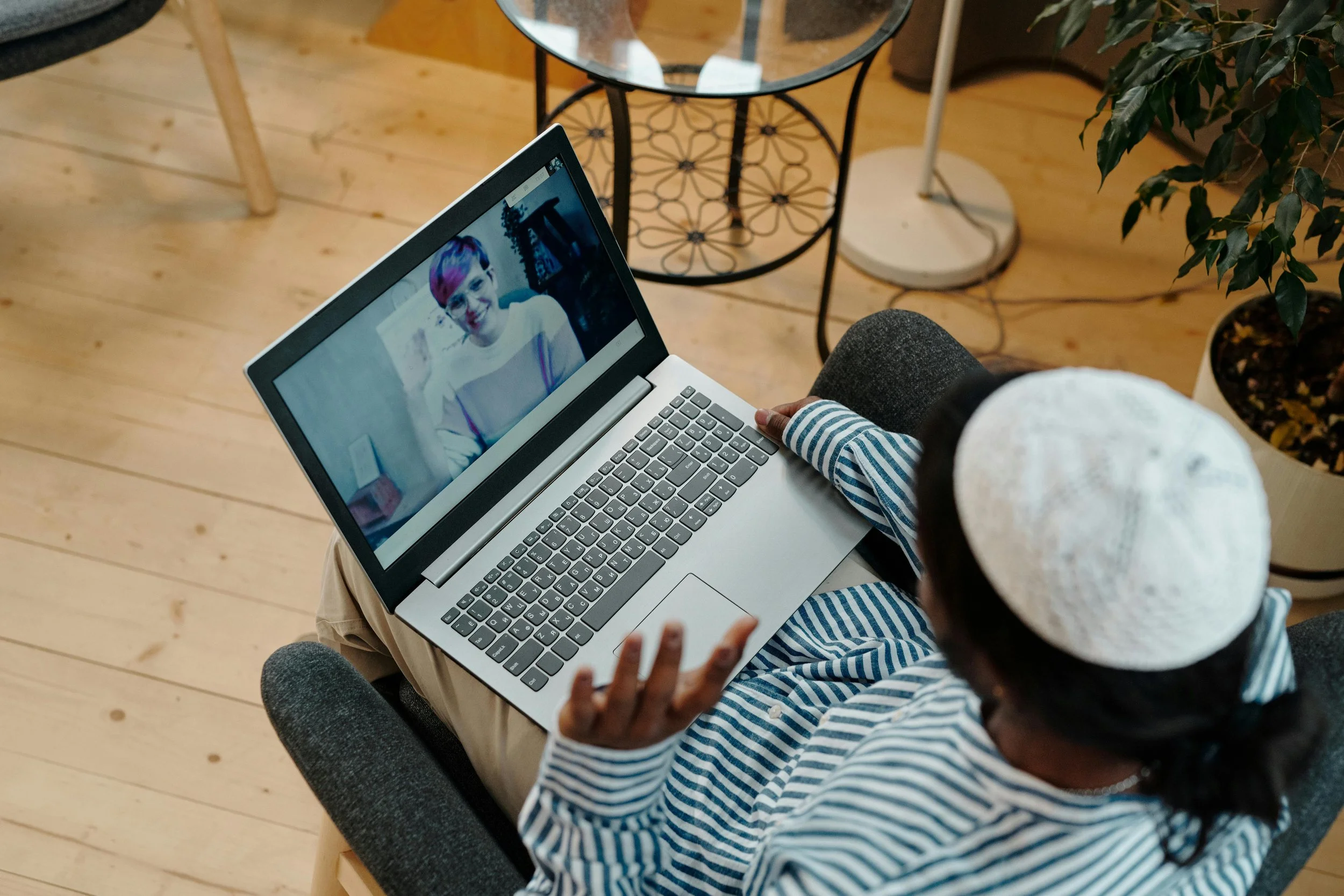 Virtual trauma therapist in British Columbia offering online EMDR and somatic therapy