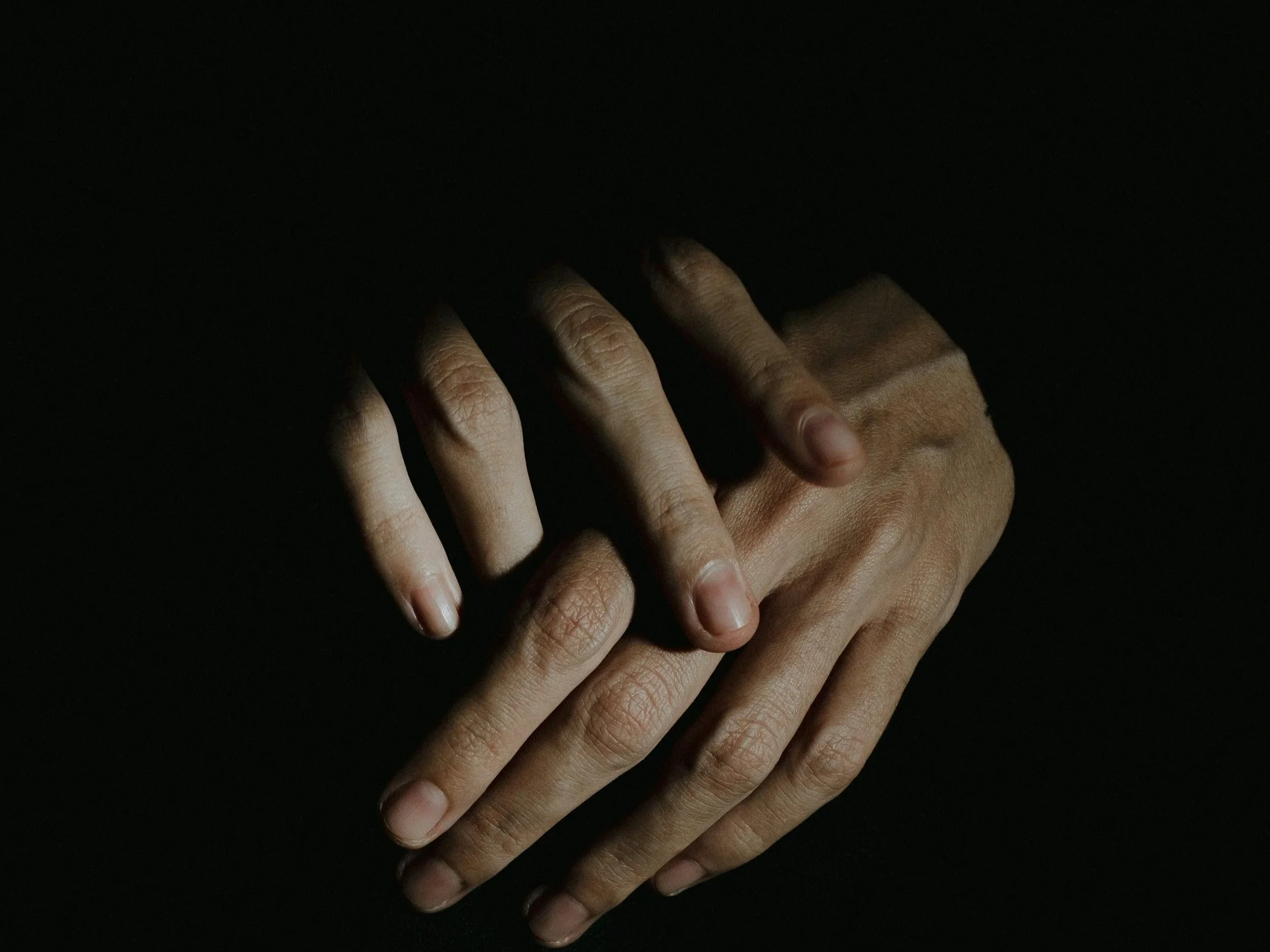 Abstract representation of the connection between emotional stress and chronic pain in the body.