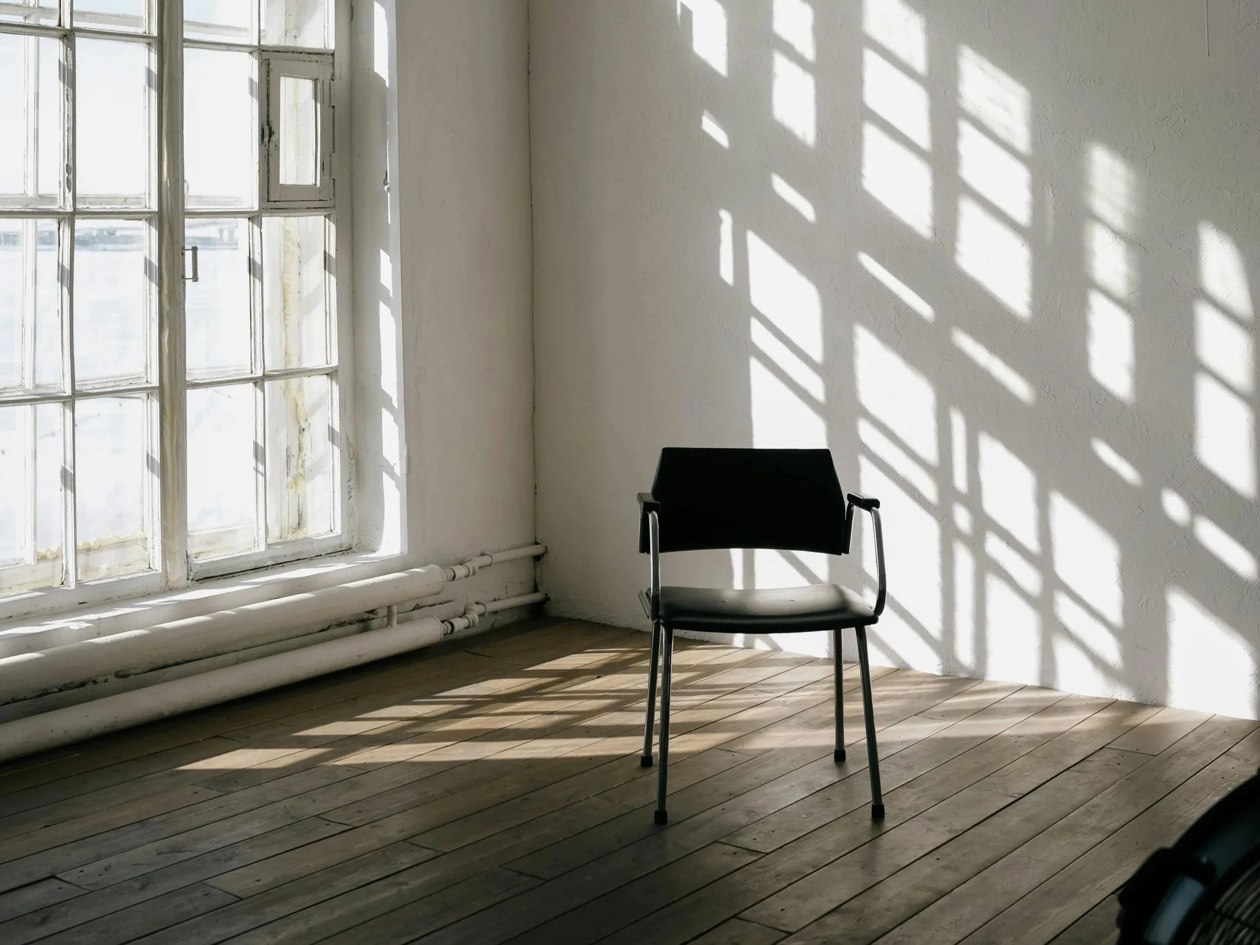 Quiet paused space reflecting nervous system strain and recovery differences in anxiety and burnout.