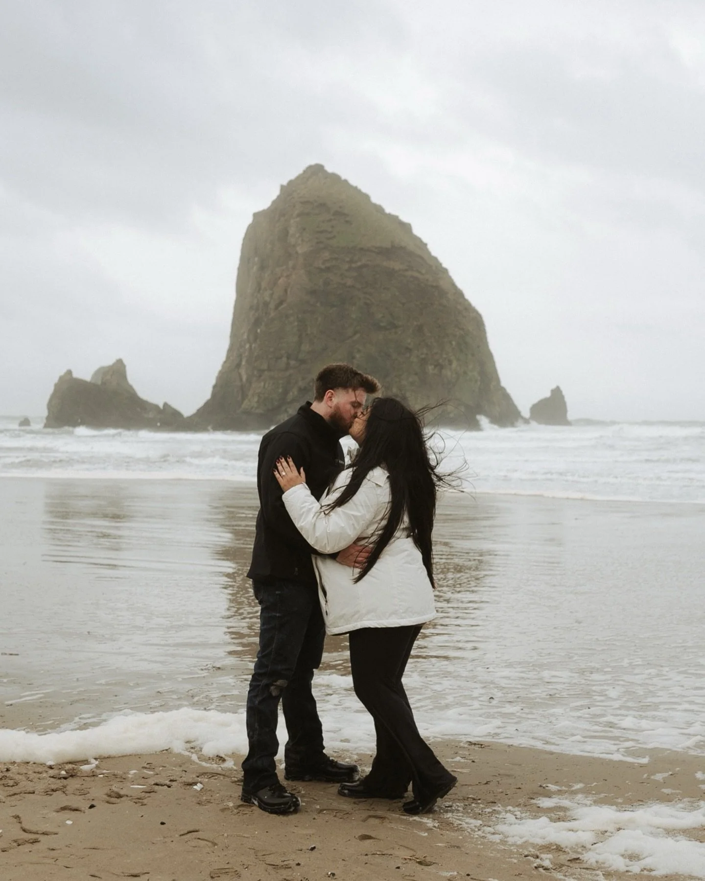 Oh, just to know you 🤍✨

📍Surprise proposal + Engagement session on Cannon Beach, OR 🌊