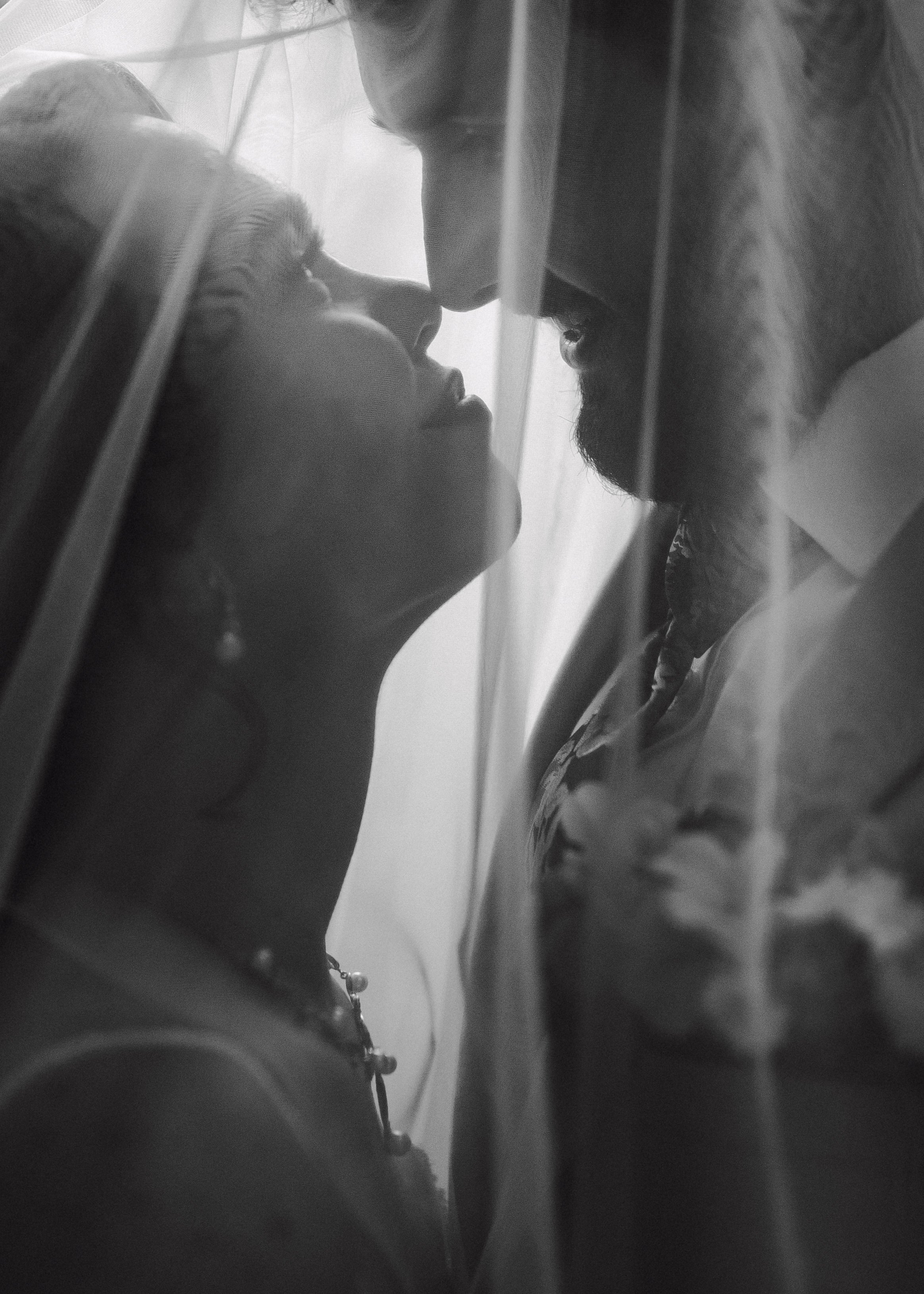 oregon elopement photographer cinematic couple portraits