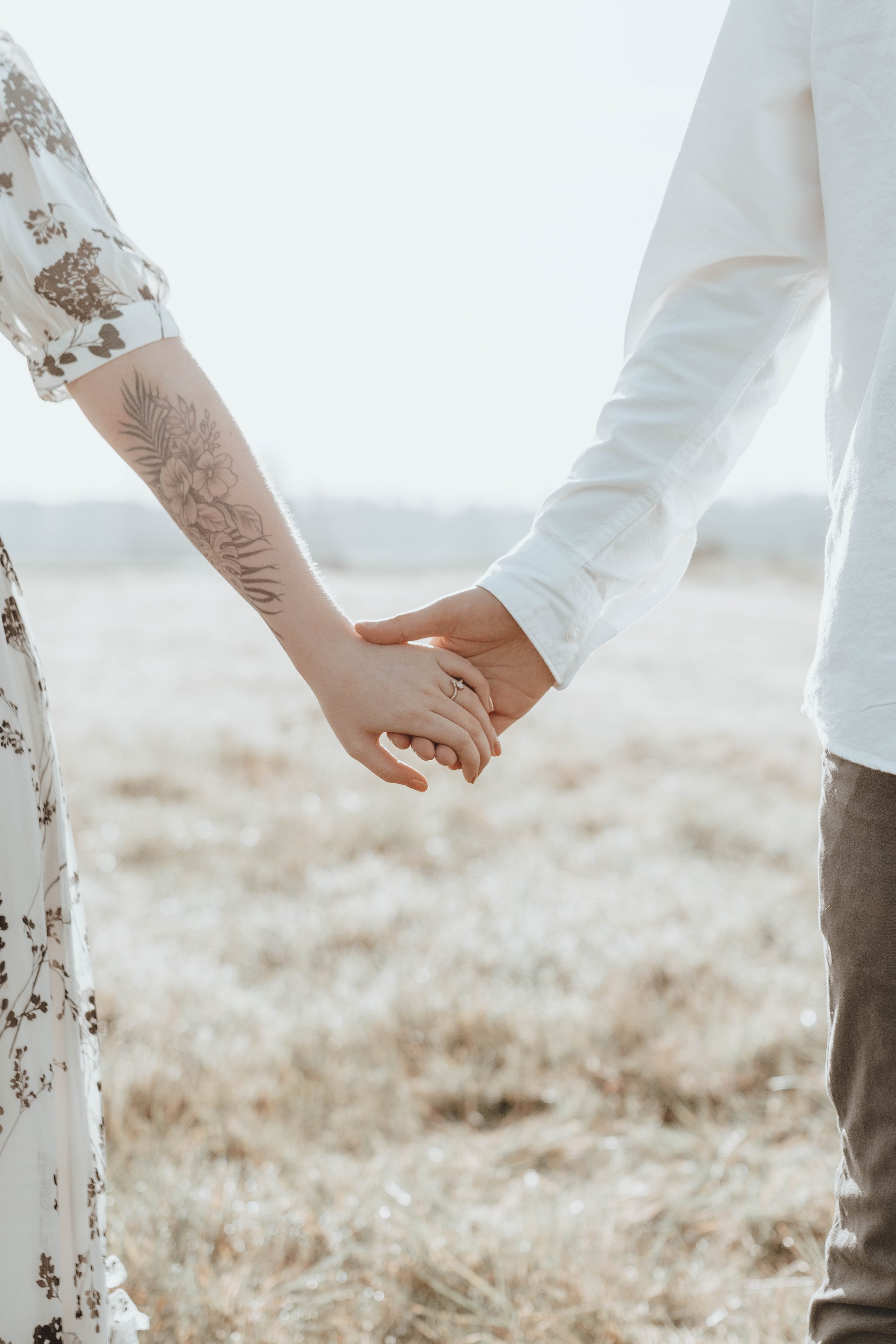 photo of outdoor sunny photoshoot couple engagement photographer costa rica