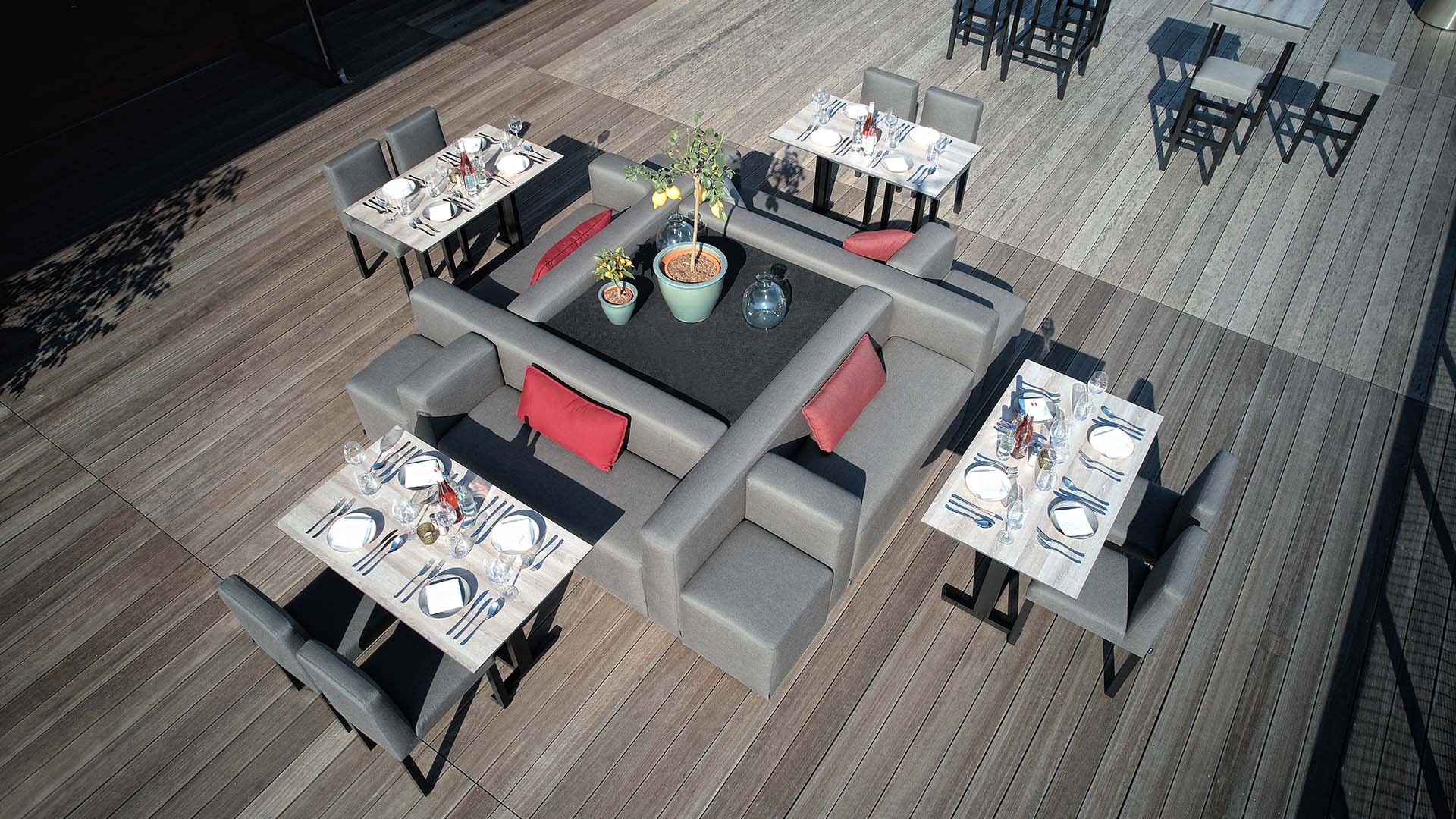 Cube-S-Outdoor-Square-Chair-Gastro-Moebel-System-Stellvariante-1-IKONO.jpg