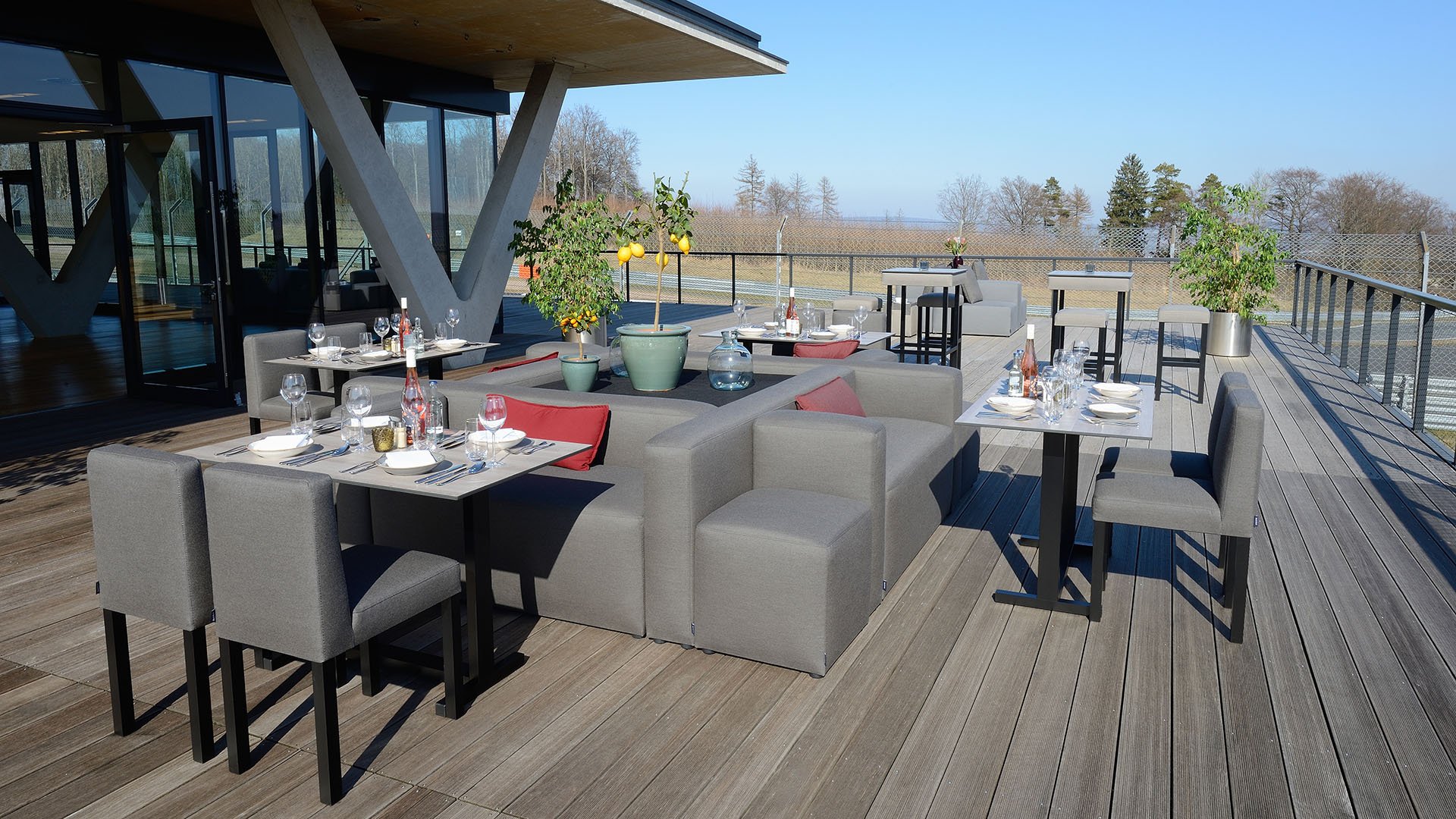Cube-S-Outdoor-Square-Chair-Table-Gastro-Moebel-System-IKONO.jpg