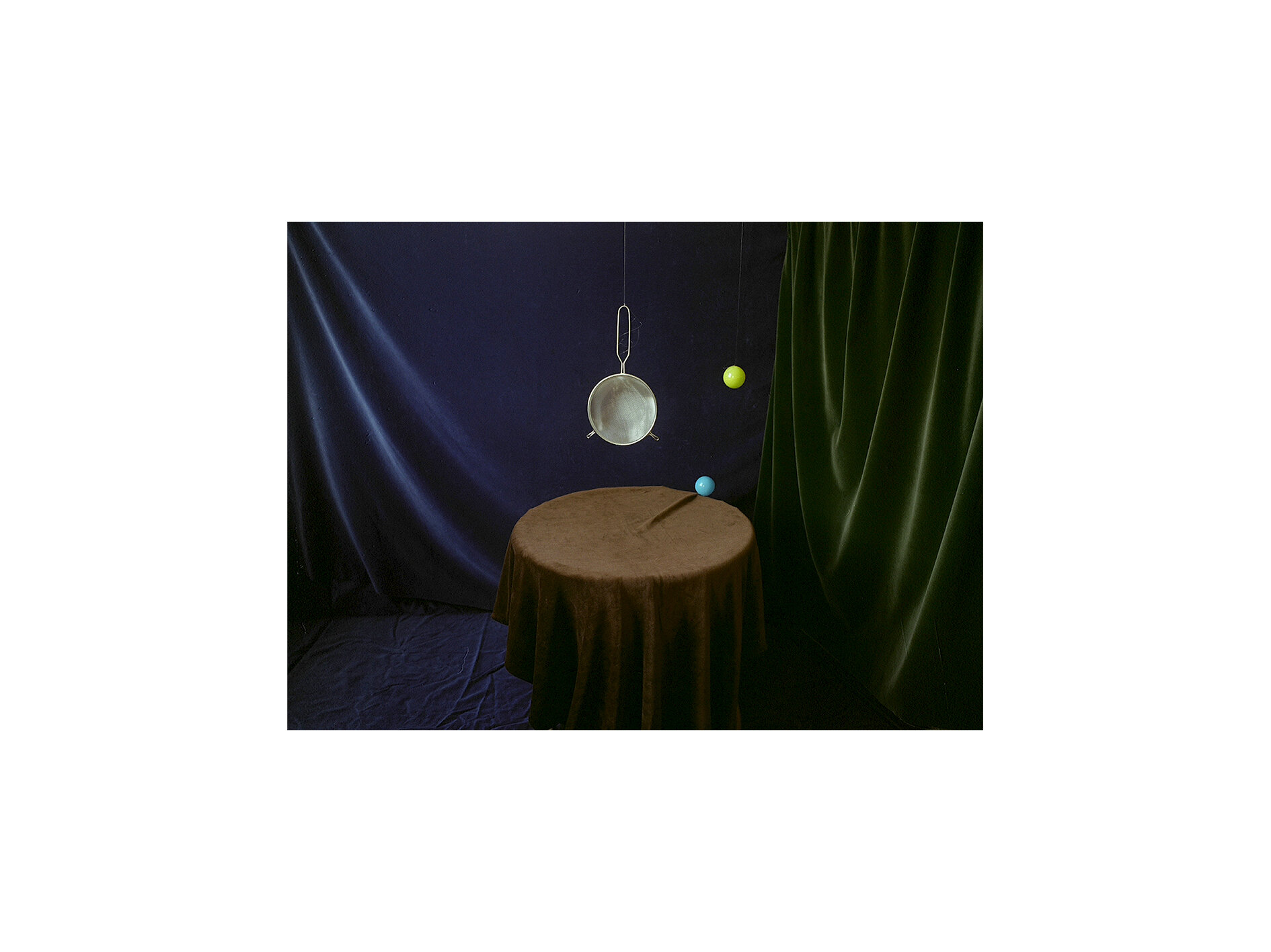 Domestic-Particles_Boule-bleu-et-jaune-et-colander_Web-Format.jpg