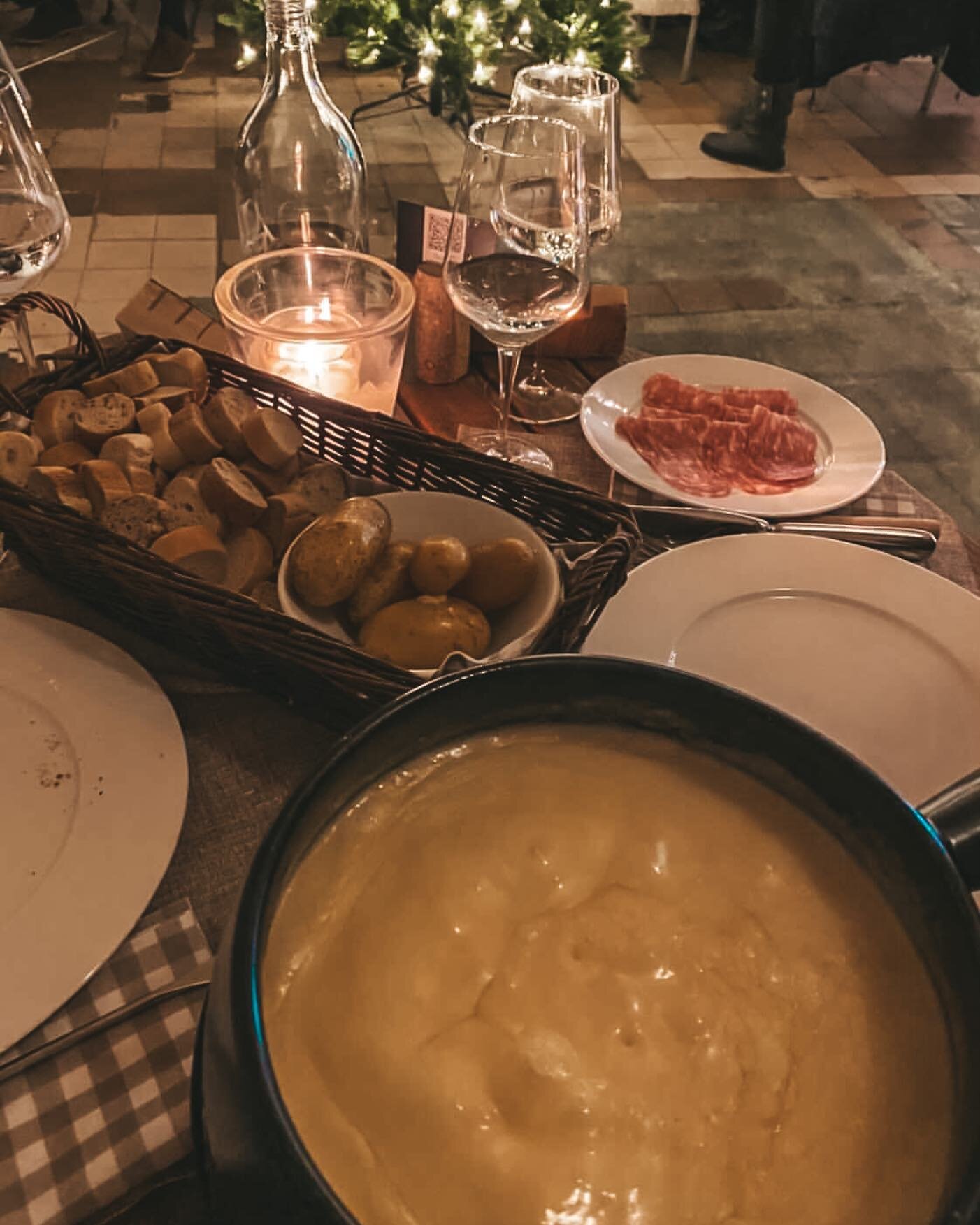 🫕𝐾𝑜𝑚𝑚𝑡 𝑣𝑜𝑟𝑏𝑒𝑖 𝑢𝑛𝑑 𝑔𝑒𝑛𝑖𝑒𝑠𝑠𝑡 𝑒𝑖𝑛 𝑙𝑒𝑐𝑘𝑒𝑟𝑒𝑠 𝐹𝑜𝑛𝑑𝑢𝑒 𝑎𝑢𝑠 𝐴𝑟𝑜𝑠𝑎 .

𝐹𝑜𝑛𝑑𝑢𝑒 @sennereimaran 
𝐹𝑜𝑛𝑑𝑢𝑒𝑏𝑟𝑜𝑡 @jaisli.beck 

Neue Öffnungszeiten ab 12. Dezember 2020
Freitag, 18.12. - 16.00 - 19.00 Uhr