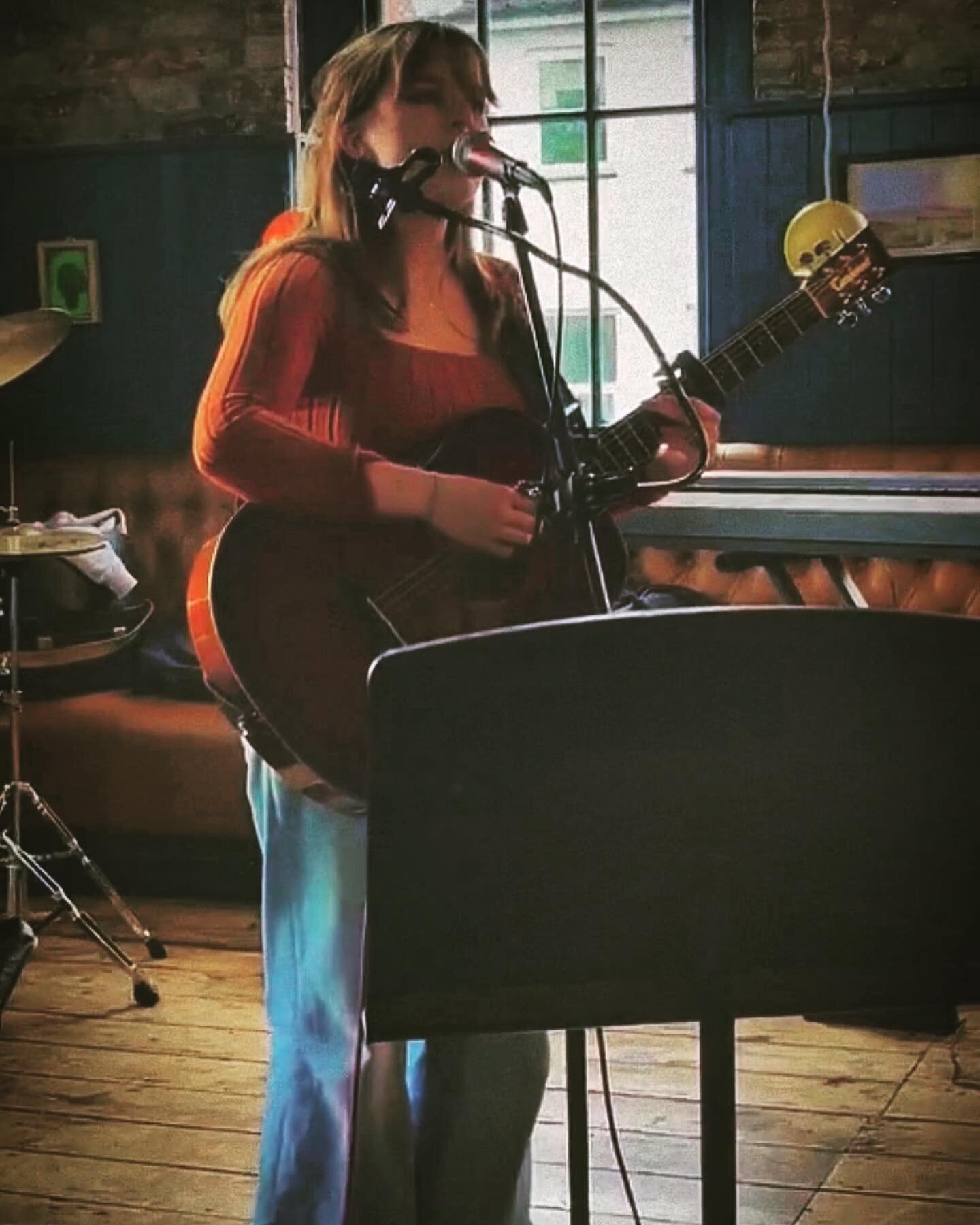 As part of the Plymouth Pirates Weekend we will are looking forward to welcoming @jessie_e_robbins to bring some swashbuckling songs to Salumi this Saturday from 5:30pm! Look forward to seeing you there!

#livemusic #piratesweekend #plymouth