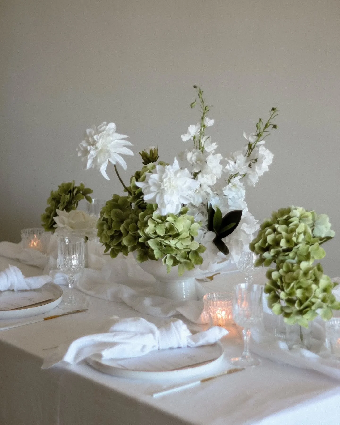 Green hydrangeas have definitely been one of my favorites this year 😍

Faux flowers @auroraandcoevents 

.
.
.
#brisbaneflowerhire #brisbaneartificialflowerhire #brisbanefauxflowerhire #brisbanefauxflowers #brisbaneweddingflowers