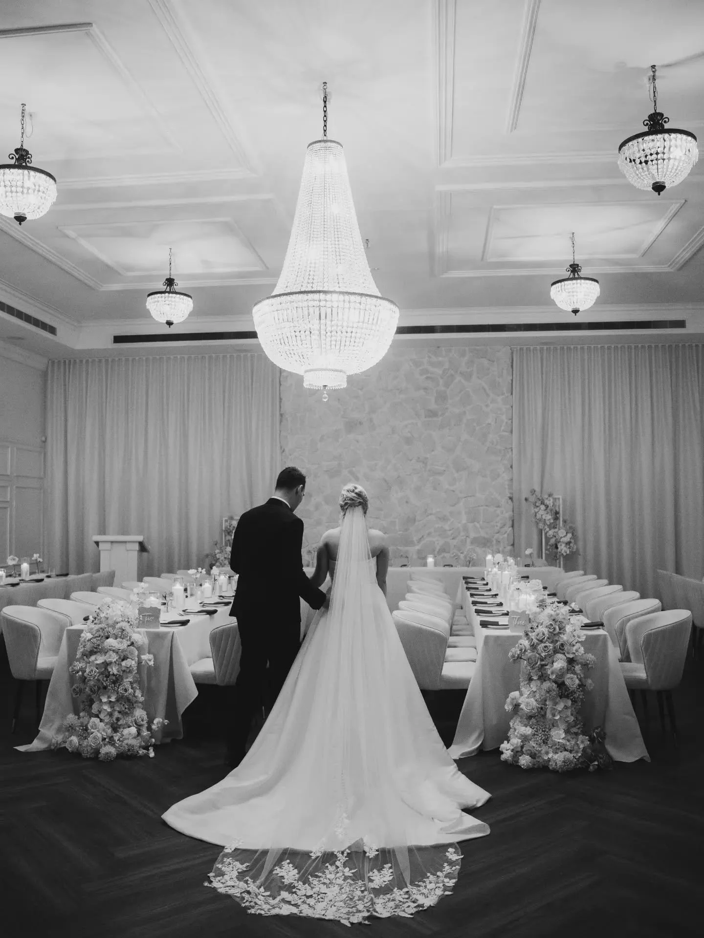 Soft romance for this dreamy reception for Shannon &amp; Steven 🤍

the cascading table ends truly elevate the space 😍

Venue @braesideestategc
Photography @atomicbutterfly_photography 
Champagne tower @bubbleover_champagnetowers 
Hair @themakeuphut