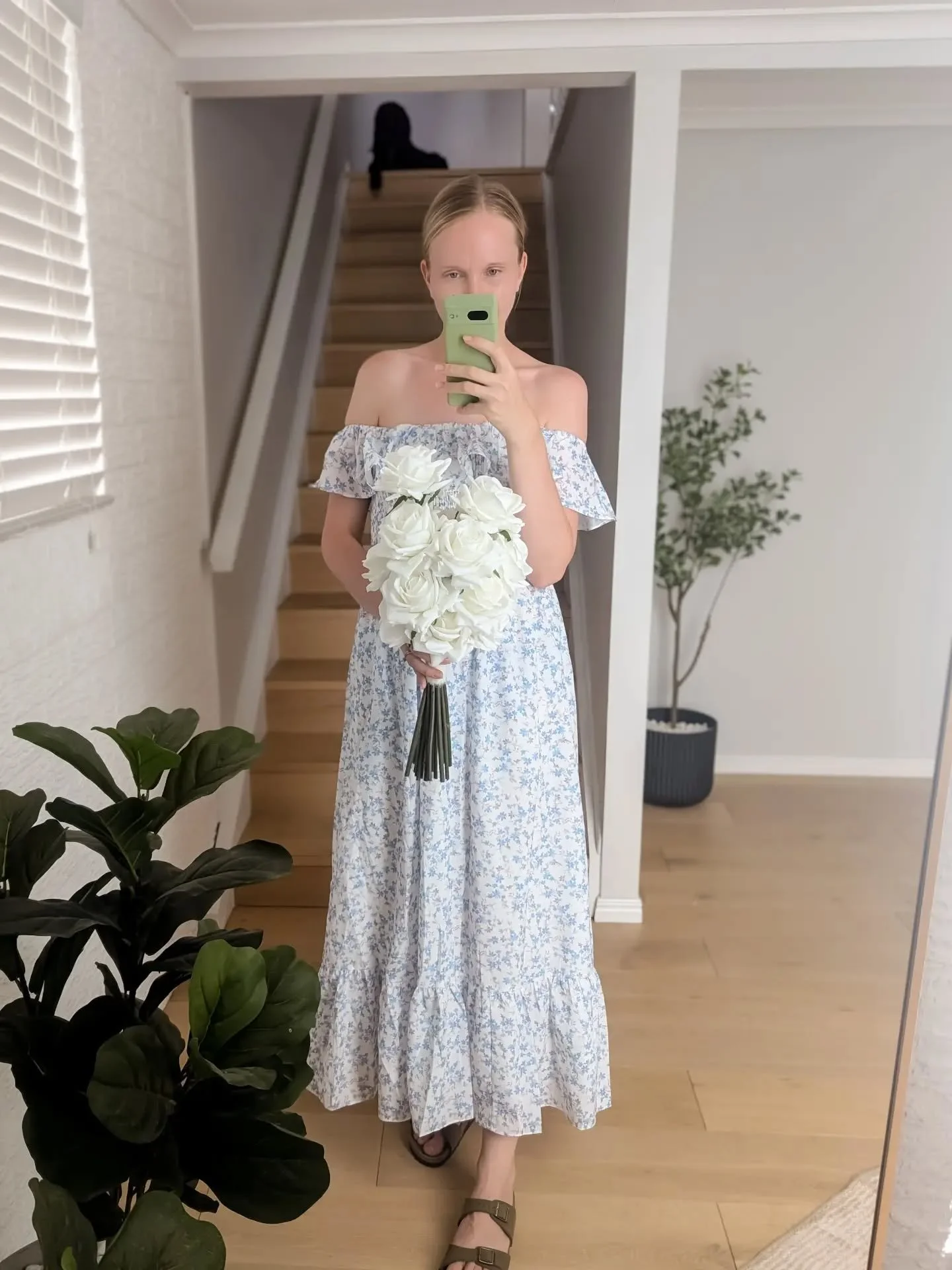 White rose bouquet; one of the most popular options in 2025 🤍 we matched this bridal bouquet with roses and carnations for the bridal party. 

Can you spot the fur boss making sure I'm working hard for his lifestyle 🐶😅

Faux flowers @auroraandcoev