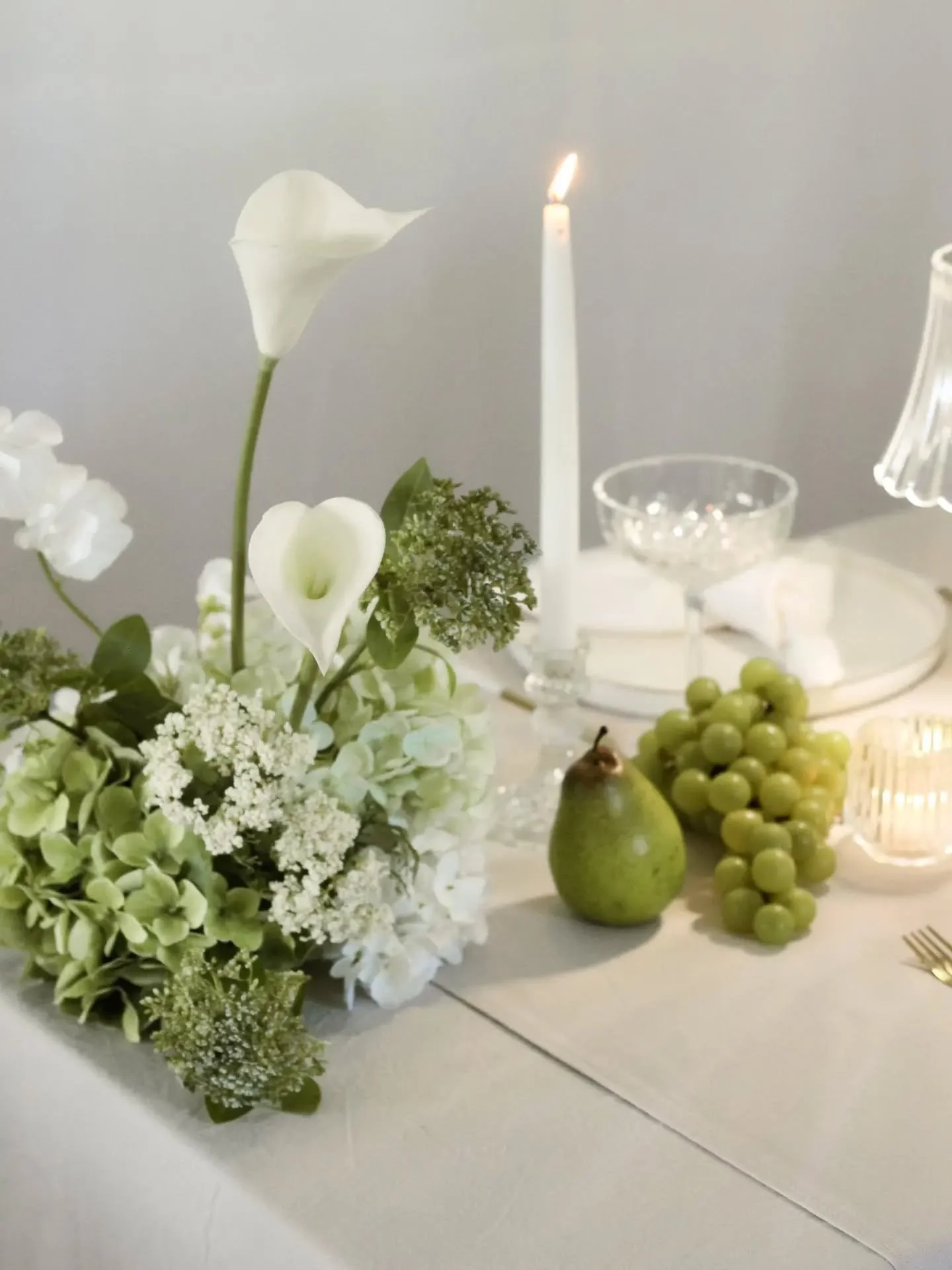 Fruits, whites and greens 🌱

Faux fruit is now available for hire to complete that perfect table scape for your wedding! 😍

Faux flowers, decor and styling @auroraandcoevents 

.
.
.
#brisbaneweddingflowers #artificialflowersbrisbane #fauxflowersbr