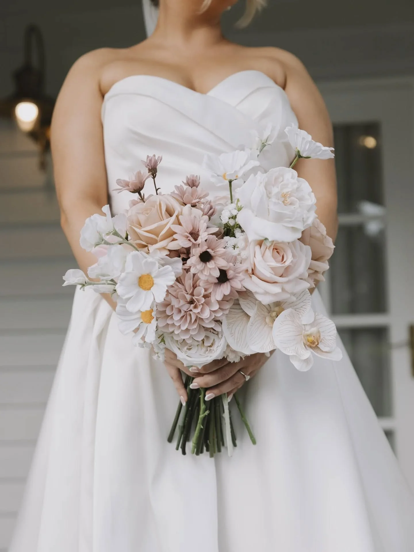 Your bouquet isn&rsquo;t just an accessory, it&rsquo;s got main character energy 🤍

I design your bouquets to feel cohesive with the rest of your florals, but let's be honest they're the highlight of the day (and yes&hellip; they'll be in approx 87%