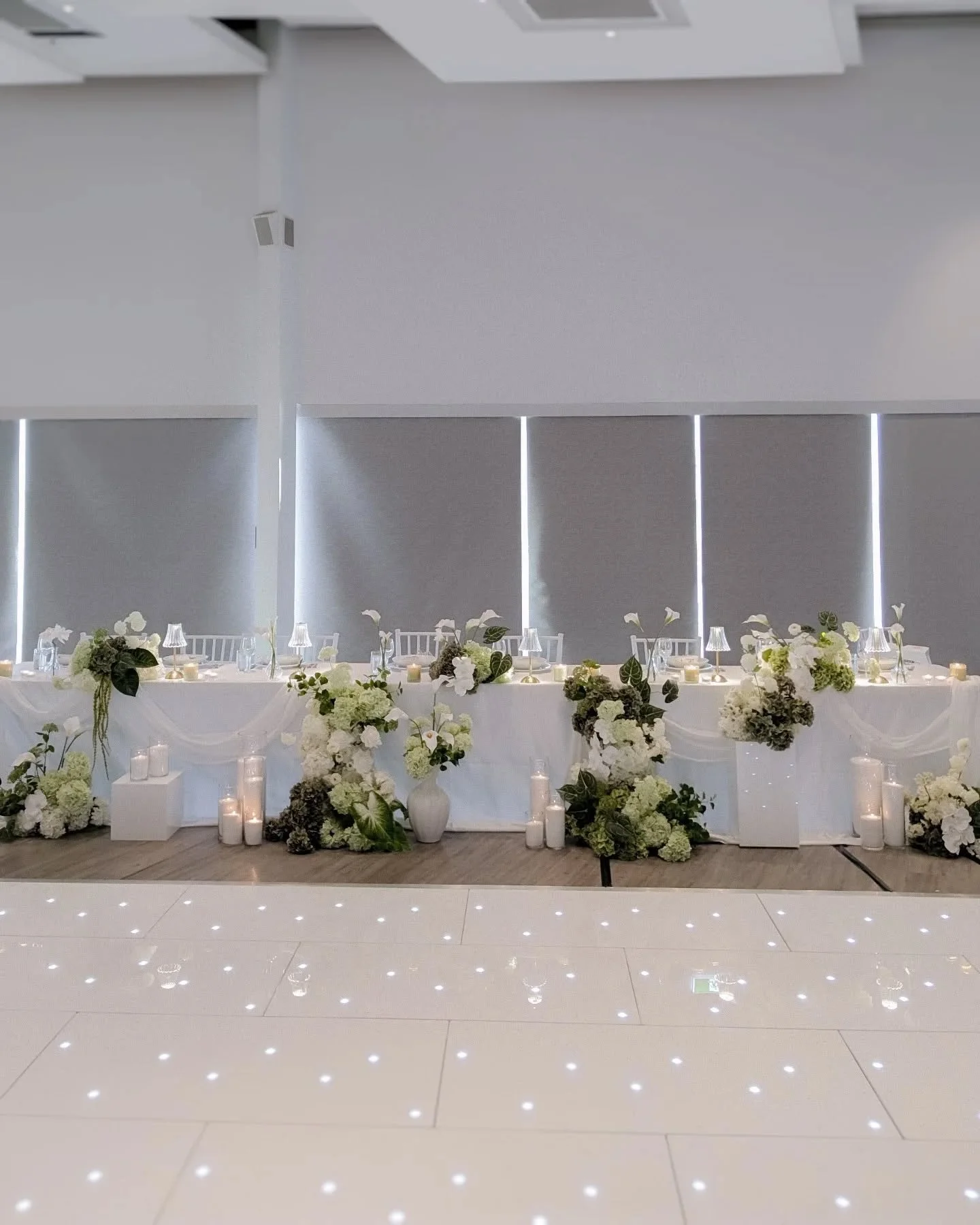 What dreamy head tables are made of ✨

🌱 Layers that feel soft, romantic and a little bit undone, where every detail is intentional but never overworked.

🌱 Cascading florals that spill effortlessly across the table, creating movement and depth

🌱