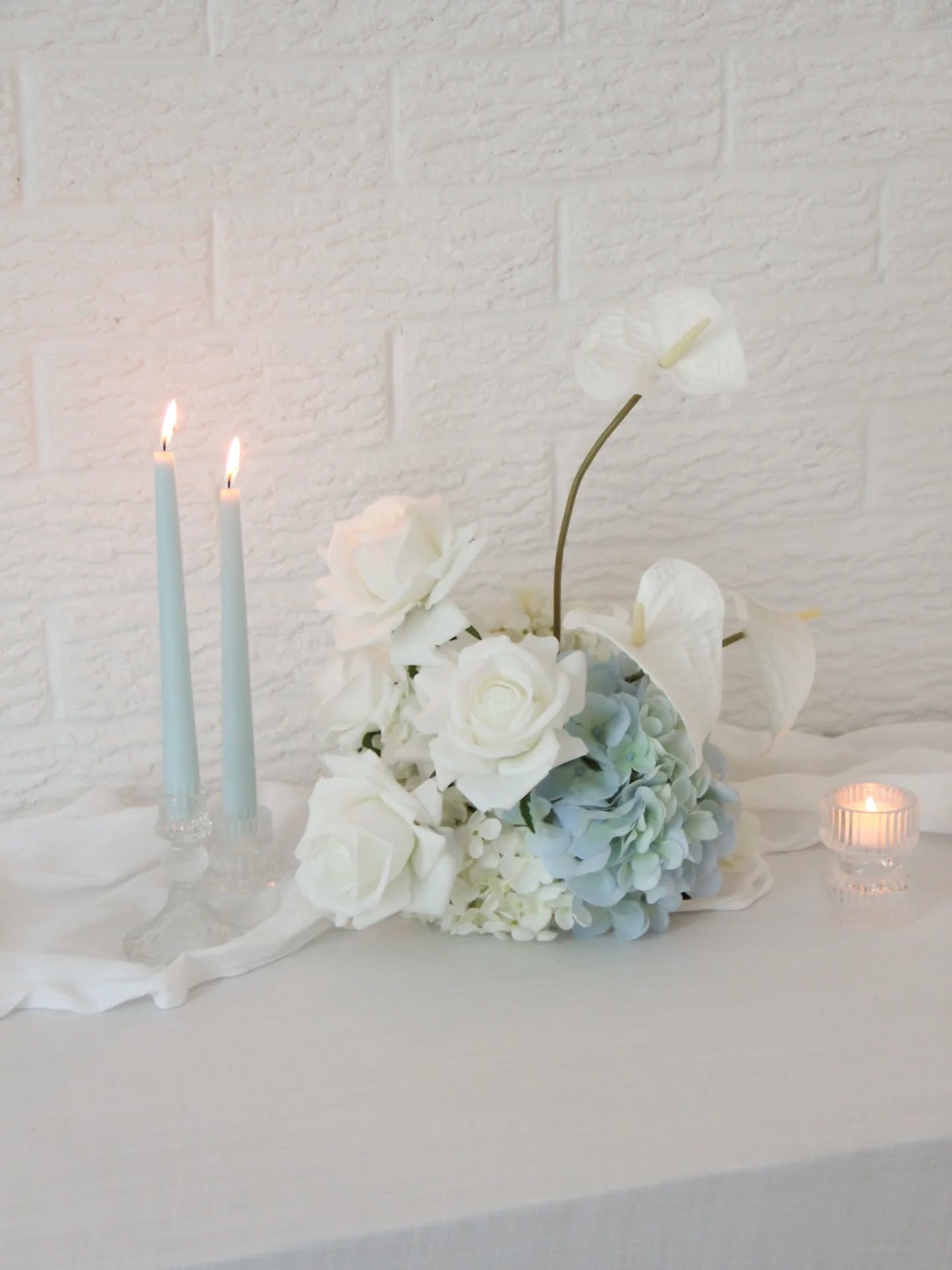Flower clouds are one of our favourite ways to style your tables ✨

Why we love them:

✨ They leave plenty of room for guests to connect, dine and share platters comfortably.

✨ They work beautifully across so many aesthetics, from modern and minimal