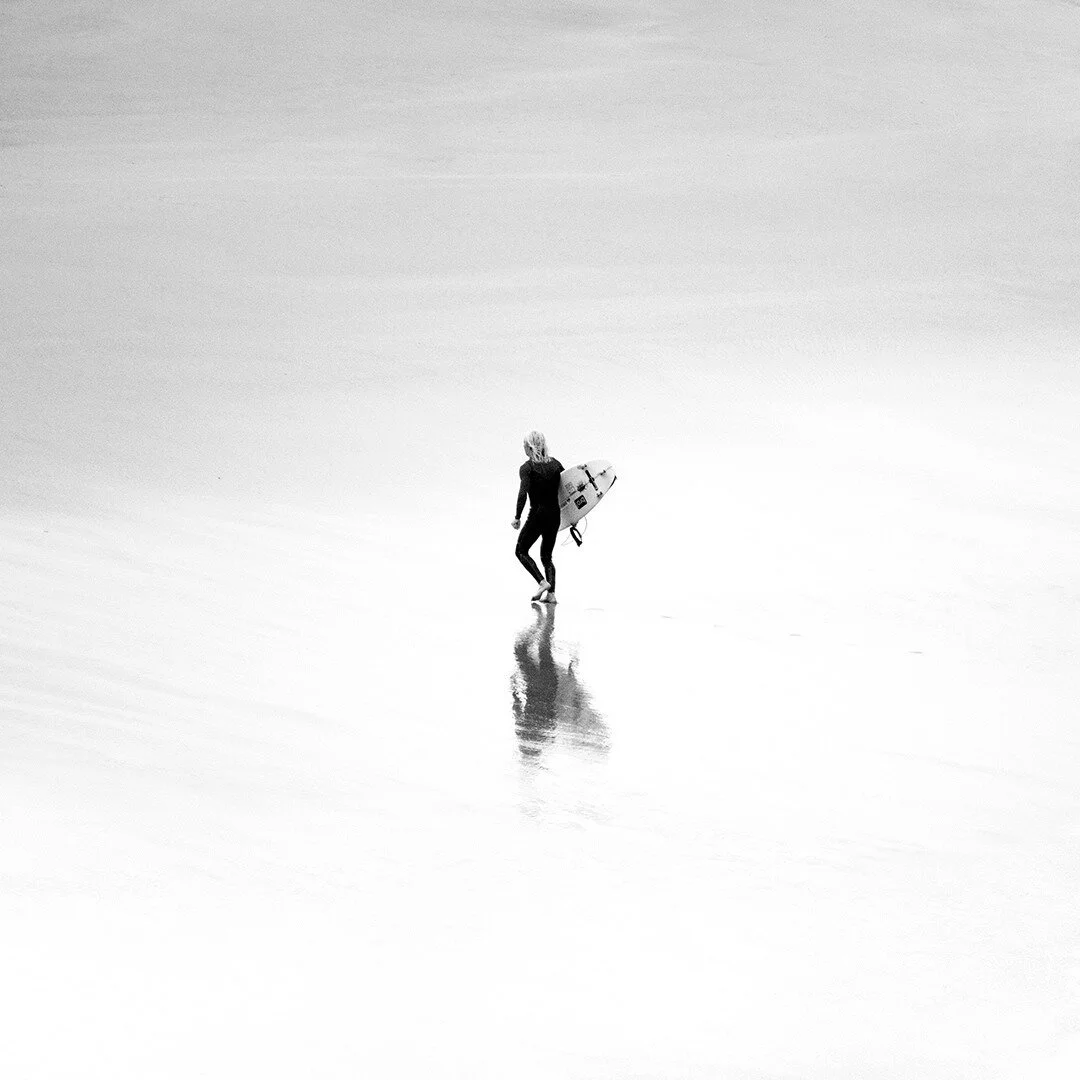 saru⁠
⁠
#minimalism #rsa_minimal #surfingiseverything #uksurf #minimal_shots #minimal_hub #surfparadise #surflife #surfinglife #surfstyle #surferworld #surfphotography #surferphotos #instasurf #surfcornwall #minimalzine #bw_awards #7bnwcreation_1day 