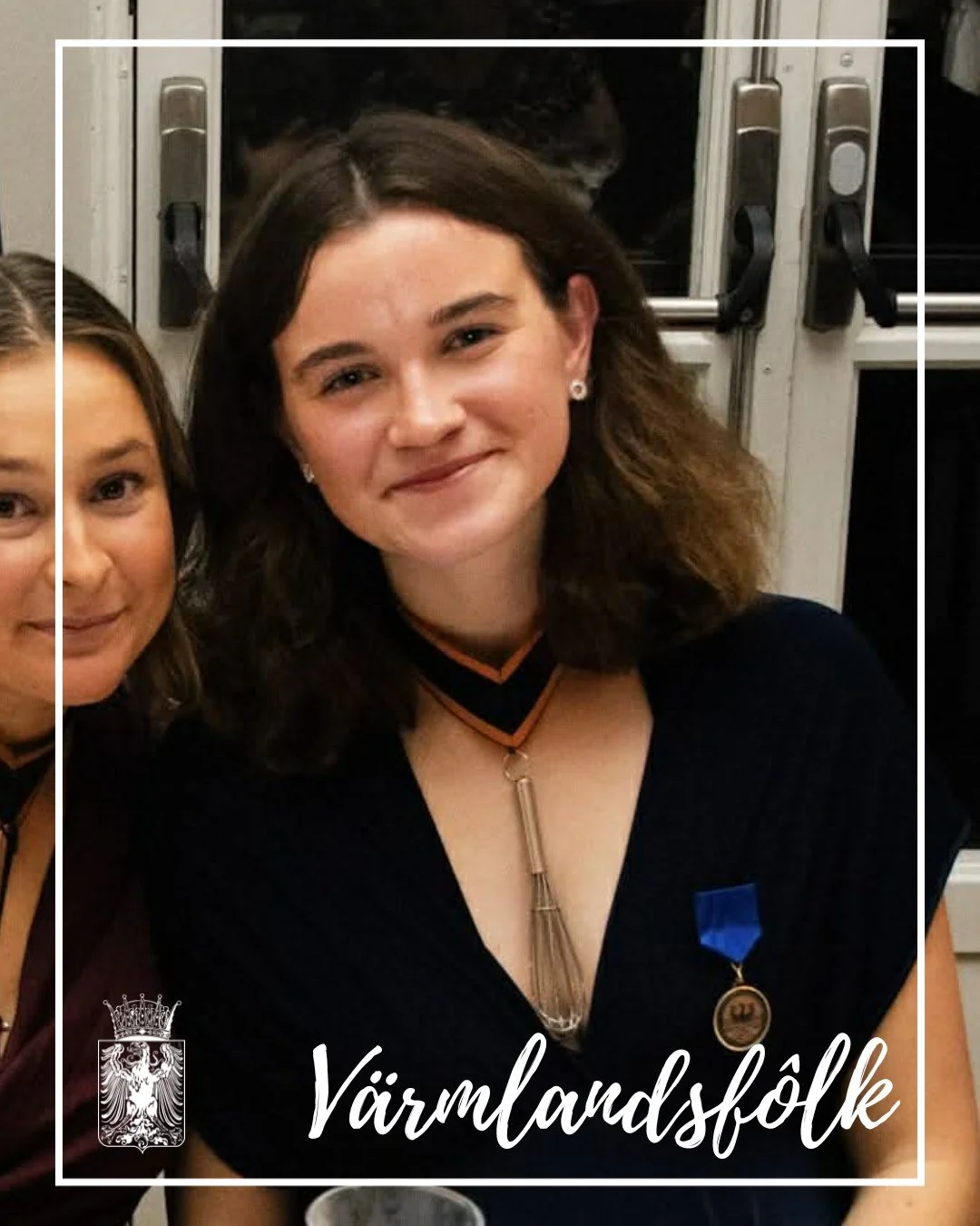 English below🙌

Veckans V&auml;rmlandsf&ocirc;lk &auml;r ingen mindre &auml;n Sofie Nilsson Dammert, en av nationens torgkaffev&auml;rdar som ansvarar f&ouml;r fikat i Selmas caf&eacute; p&aring; s&ouml;ndagar! 🤩🍰

🌟Vad &auml;r det b&auml;sta med