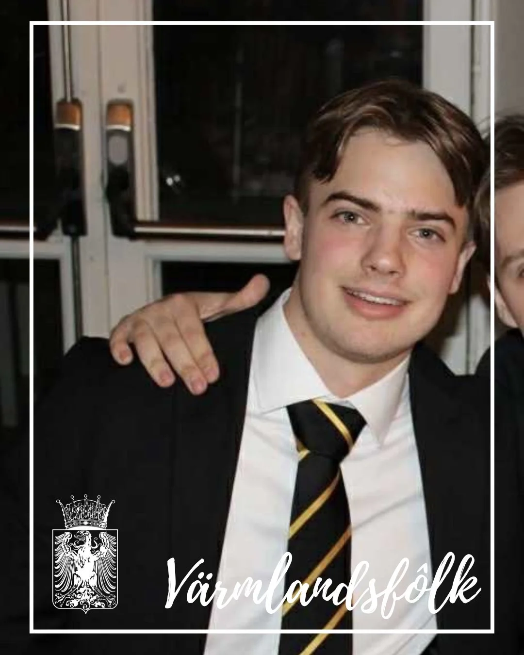 English below🙌

Veckans V&auml;rmlandsf&ocirc;lk &auml;r ingen mindre &auml;n Olle Bjurs&eacute;n, en av uthyrningsv&auml;rdarna  som arbetar n&auml;r nationen hyr ut sina lokaler!

🌟Vad &auml;r det roligaste med att vara UTH-v&auml;rd?
- Det rolig