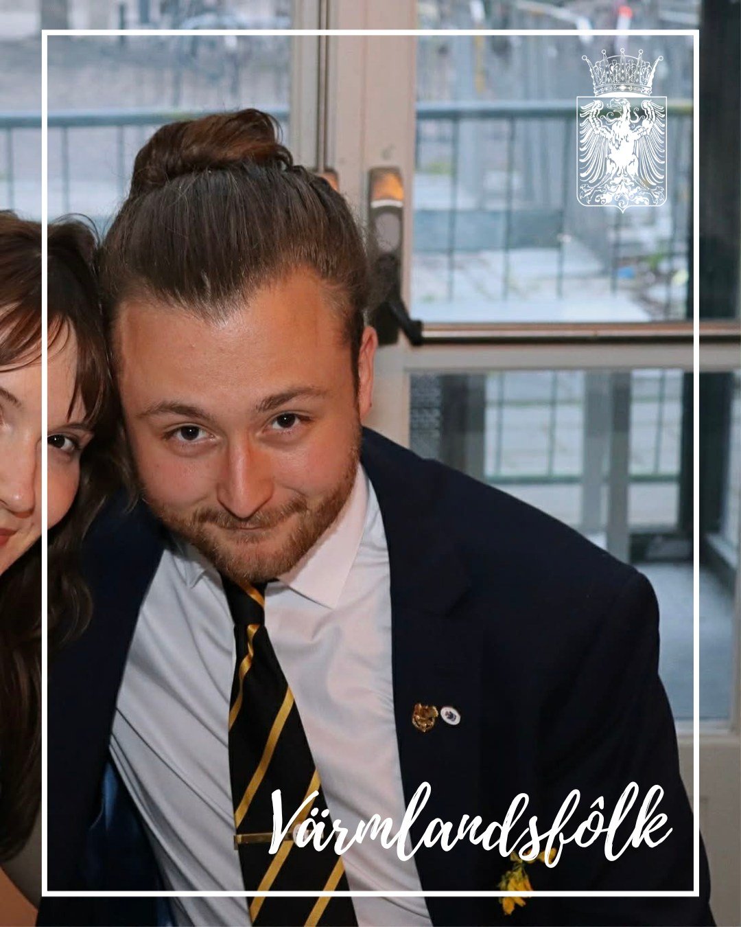 English below🙌

Veckans V&auml;rmlandsf&ocirc;lk &auml;r ingen mindre &auml;n Emanuel Mattsson, ledamot i stipendien&auml;mnden p&aring; nationen!

🌟Hur b&ouml;rjade ditt engagemang p&aring; V&auml;rmlands? 
Redan under mitt f&ouml;rsta dygn i Upps