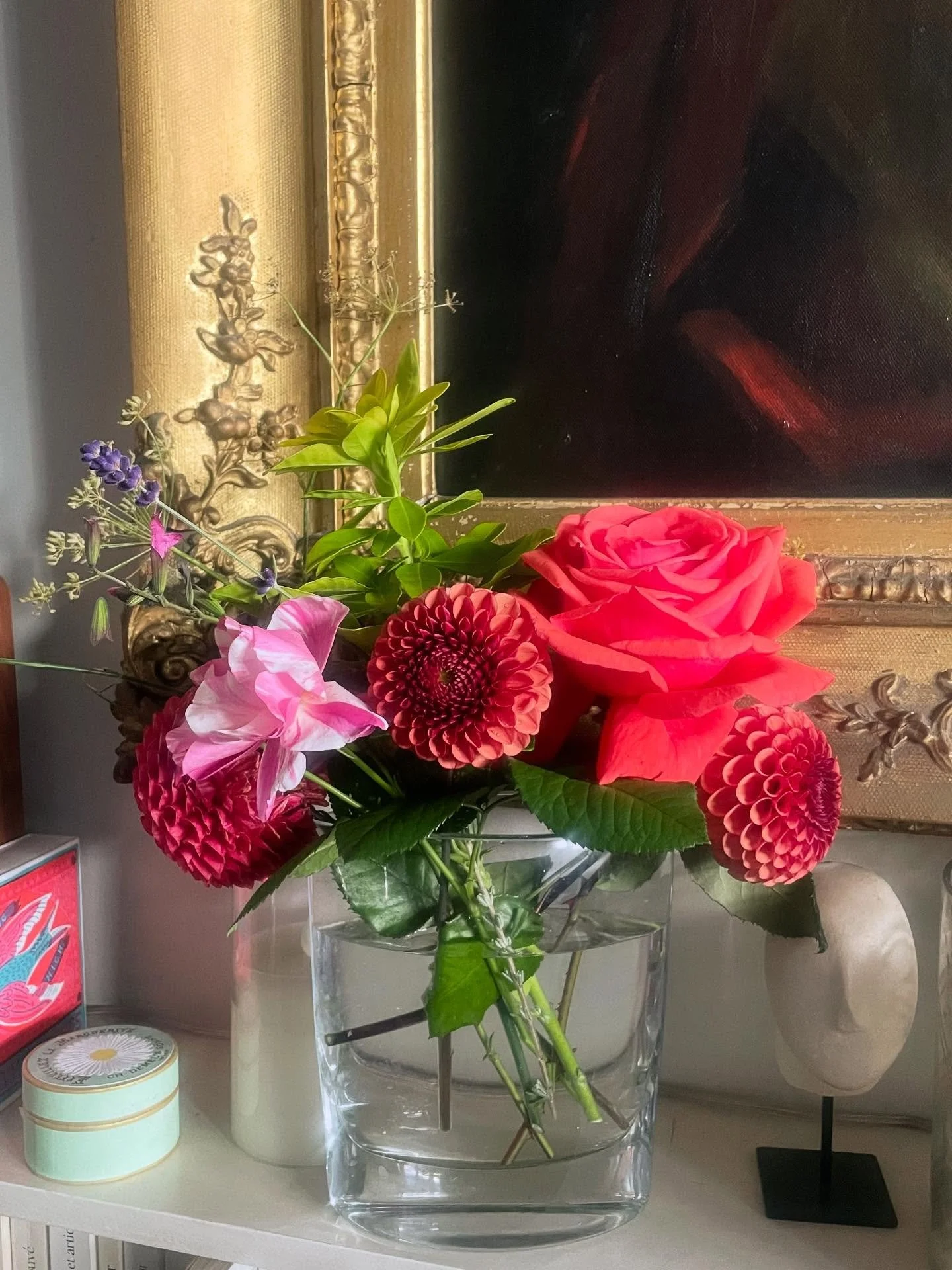 Roses and dahlias still going strong 

#september