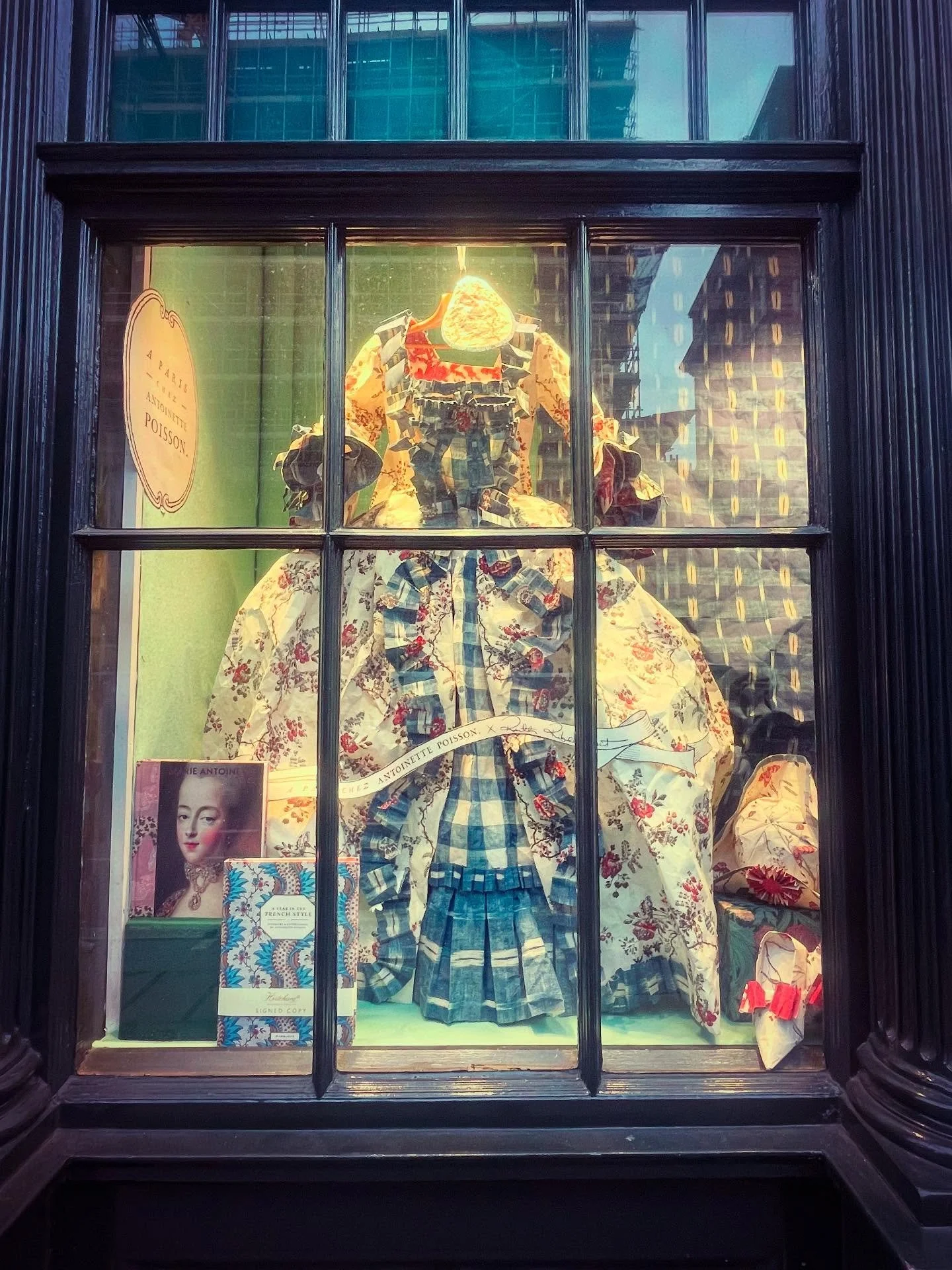 The window of @hatchardspiccadilly, featuring Marie Antoinette, subject of the V&A's latest exhibition, which I really want to see because as well as the silk and shoes, it includes the tragic white shift she wore in jail, and Chanel, whose haute