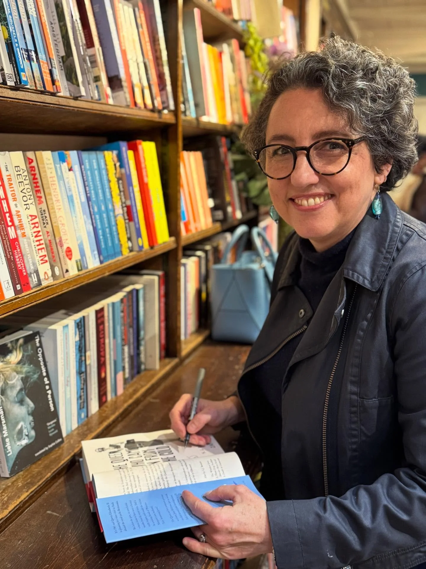 Yesterday. Still a bit of a blur. Huge thanks to my friend Gitte for coming along and finding my best light, and being amazing company. And to all the booksellers at @hatchardspiccadilly @dauntbooks @piccadillywaterstones @waterstonestrafsq @goldsbor