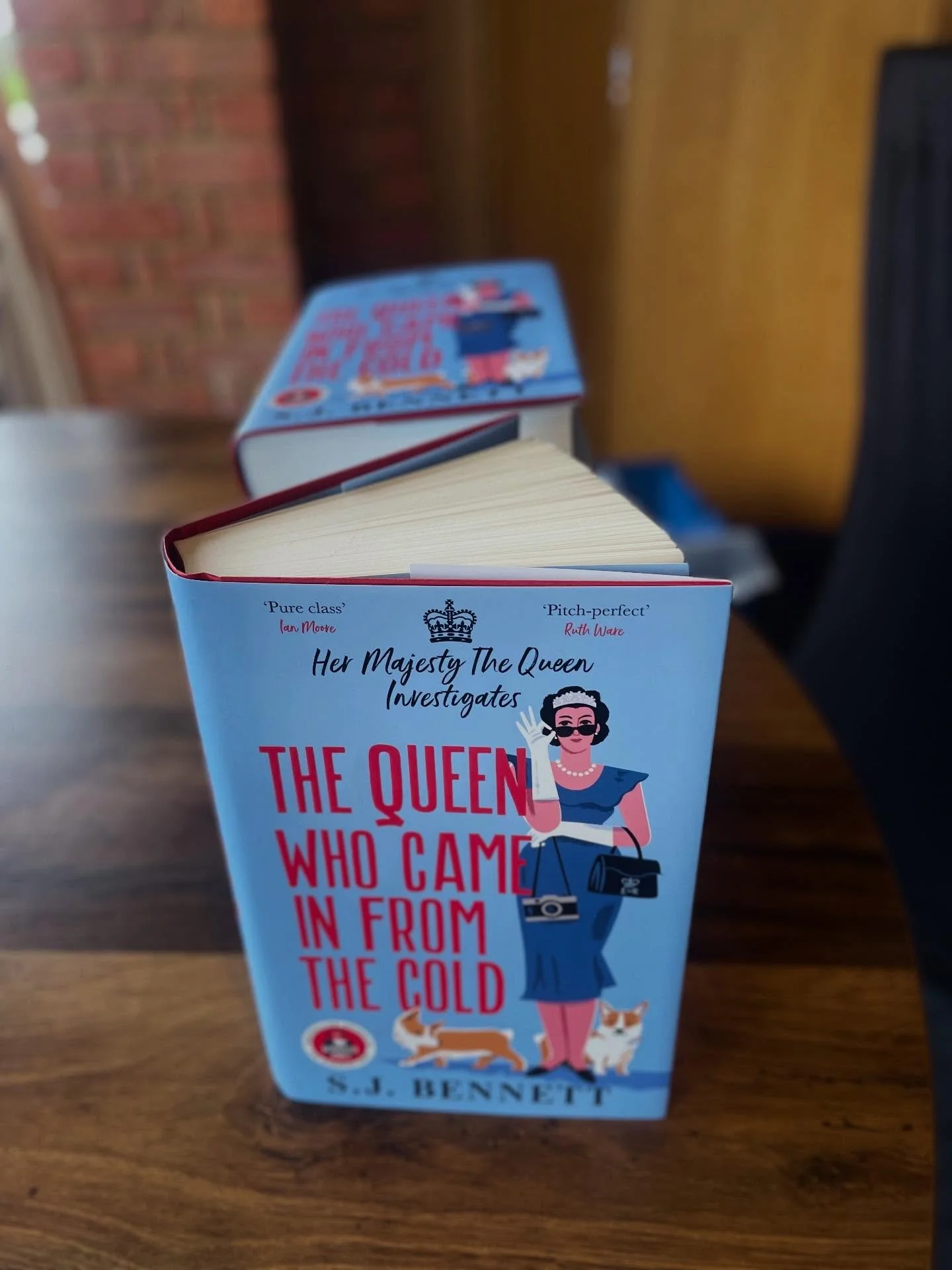 I was in Norfolk on Sunday, for a literary lunch with the local branch of @soroptimistglobal, who raise money for charities lifting women and girls around the world - a cause close to my heart. 

I love public speaking, but it was a little intimidati