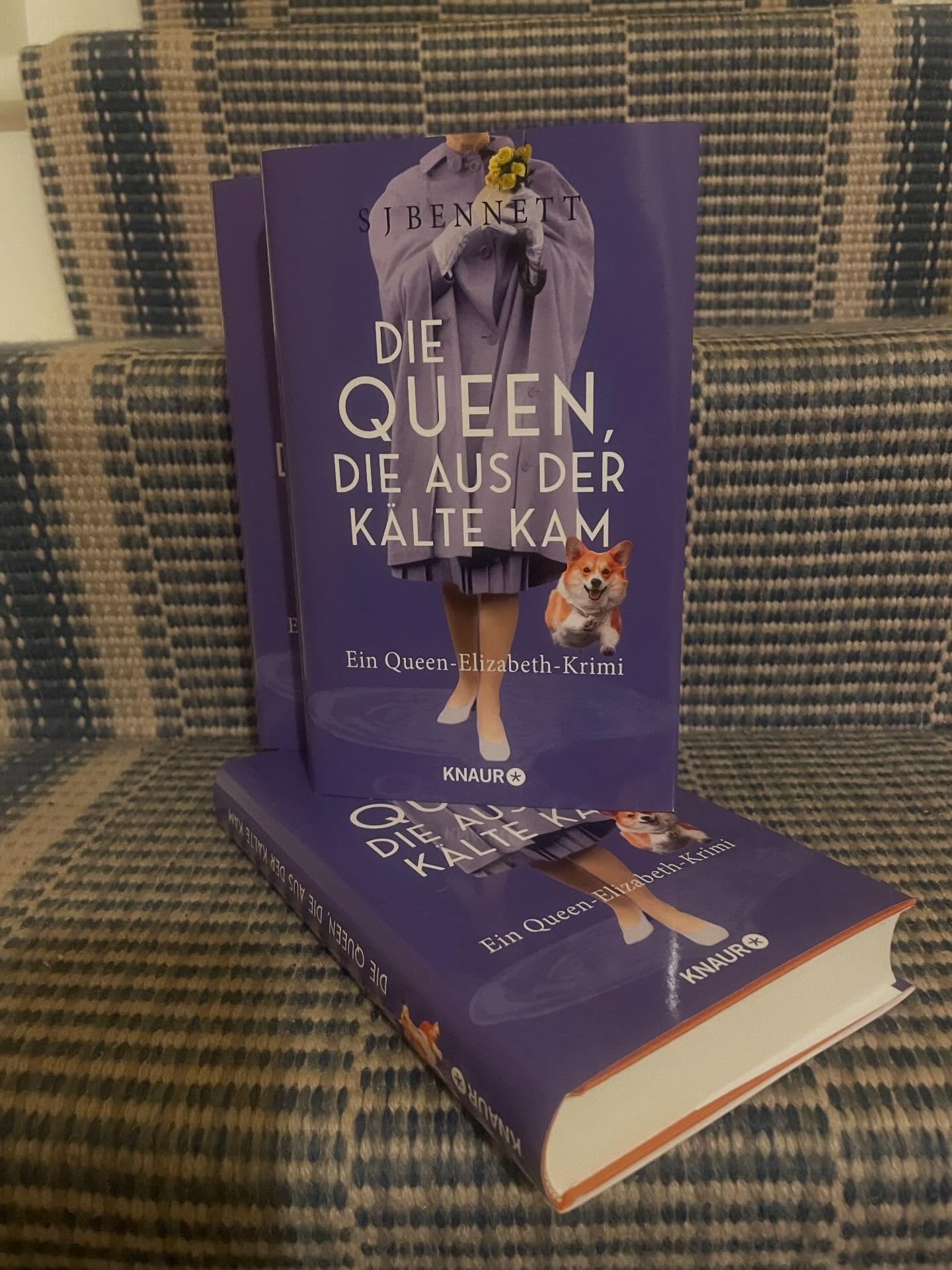My gorgeous German copies of The Queen Who Came In From the Cold have arrived. Thank you @droemerknaur! They look amazing, as always - the series is a rainbow of colours now - but I can't see that on this post because one of my 2026 new habits (apart