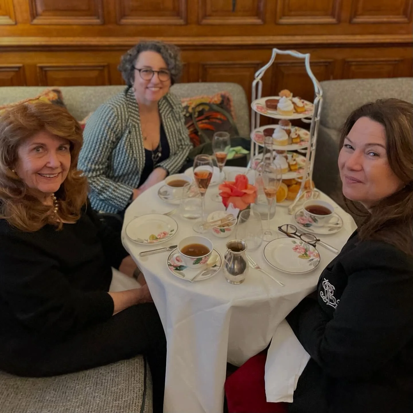 Another tea... I promise I don't spend all my time having tea... With @dowdvictoria and @bonniemacbird, talking about writing crime and refilling the well.