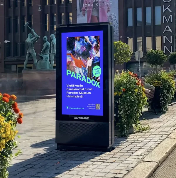 Paradox Museum Helsingin ulkomainos Helsingin Stockmann-tavaratalon edessä kesällä 2025