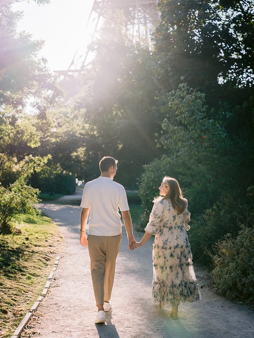An evening stroll through the Champs de Mars. 🇫🇷

#parisfamilyphotographer #familyinparis #portraitsinparis
