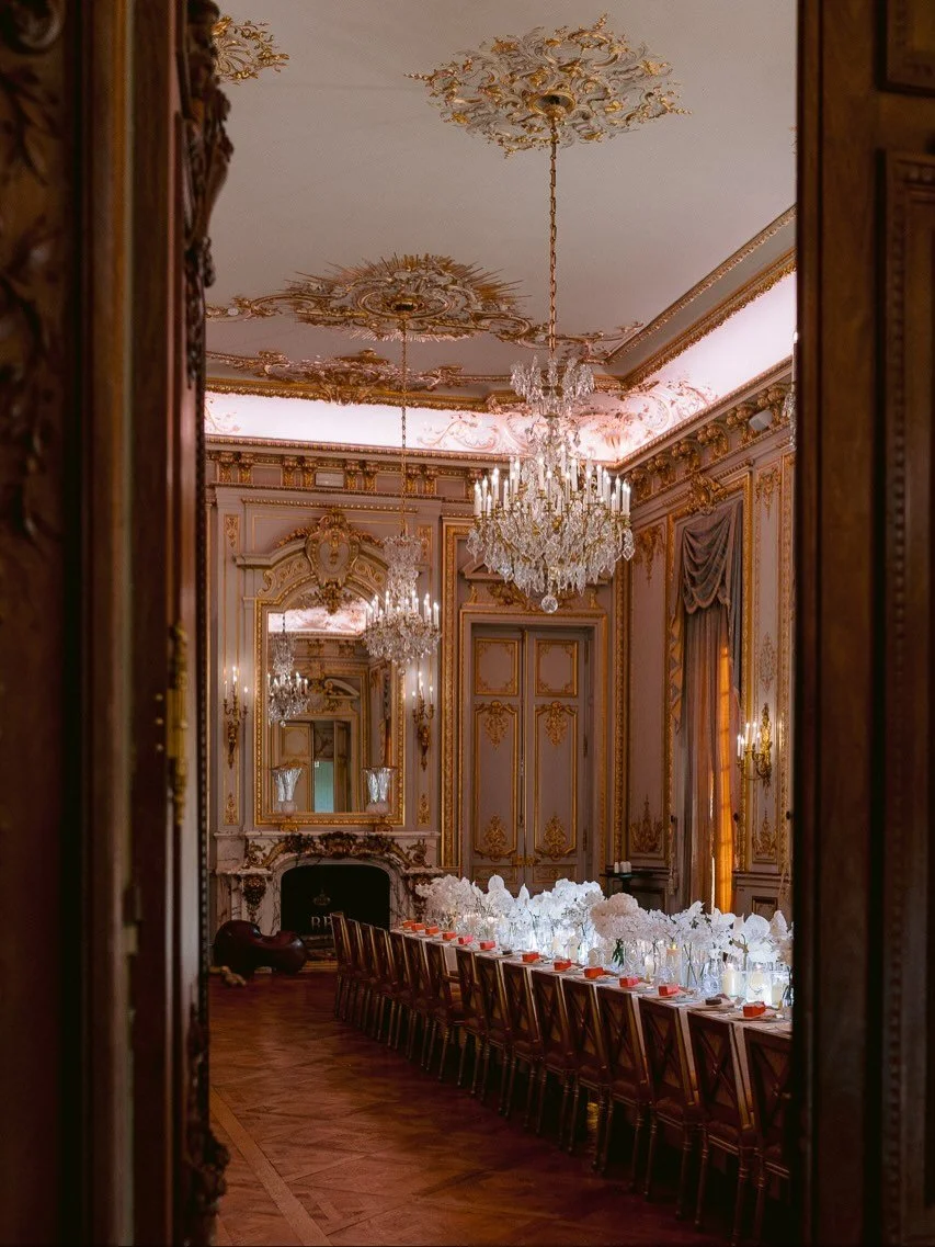Allow me to give you a glimpse into the luxurious Shangri La palace hotel in Paris. 

If you&rsquo;re planning on having your wedding/elopement in the French capital @shangrilaparis should definitely be on your venue shortlist.

For more stunning ven