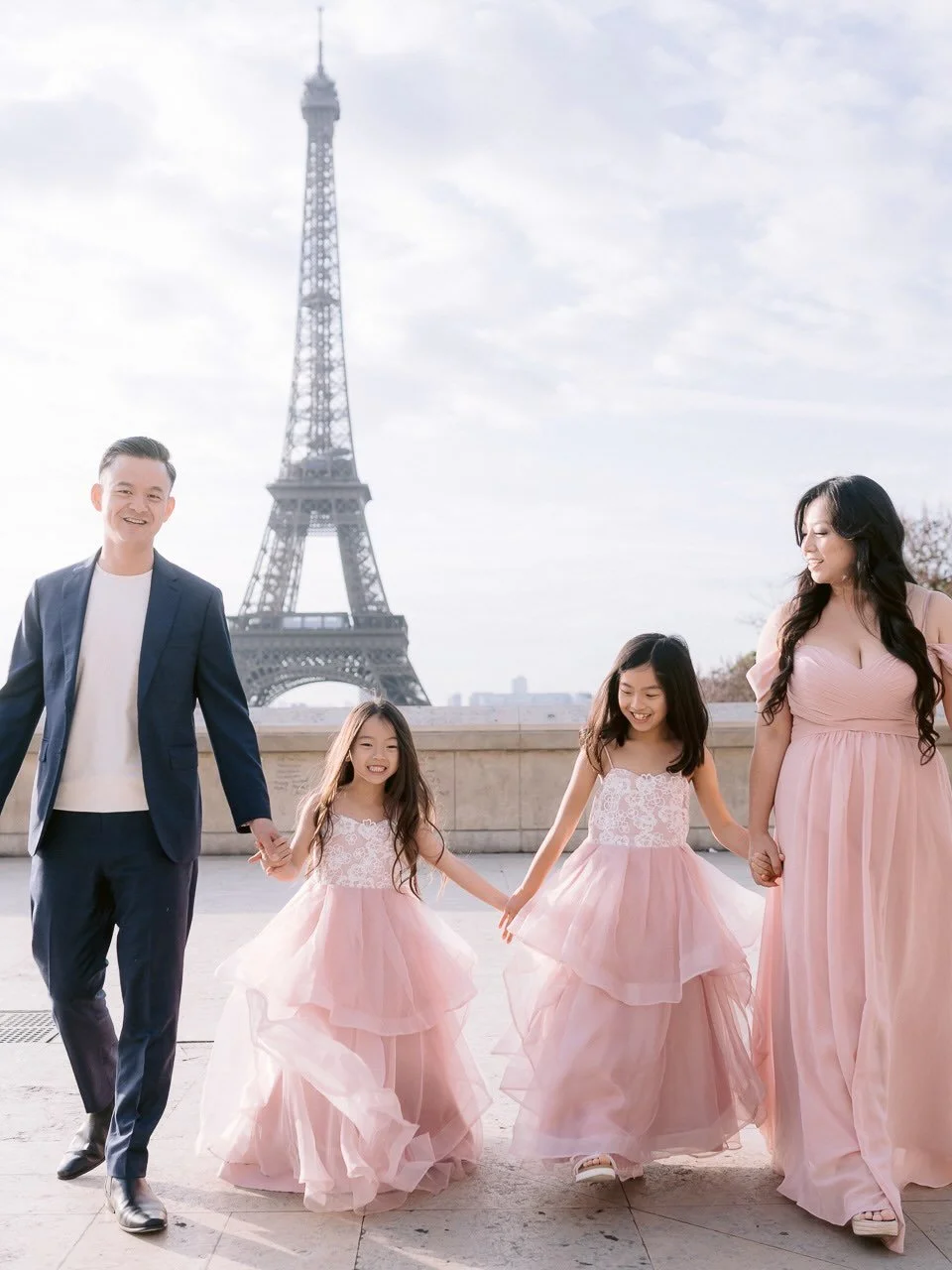 Planning on visiting Paris with the family this year? 

Want to capture your time in the city with natural, relaxed photographs? 

As a Paris family photographer, I work with families from around the world to create authentic portraits framed by the 