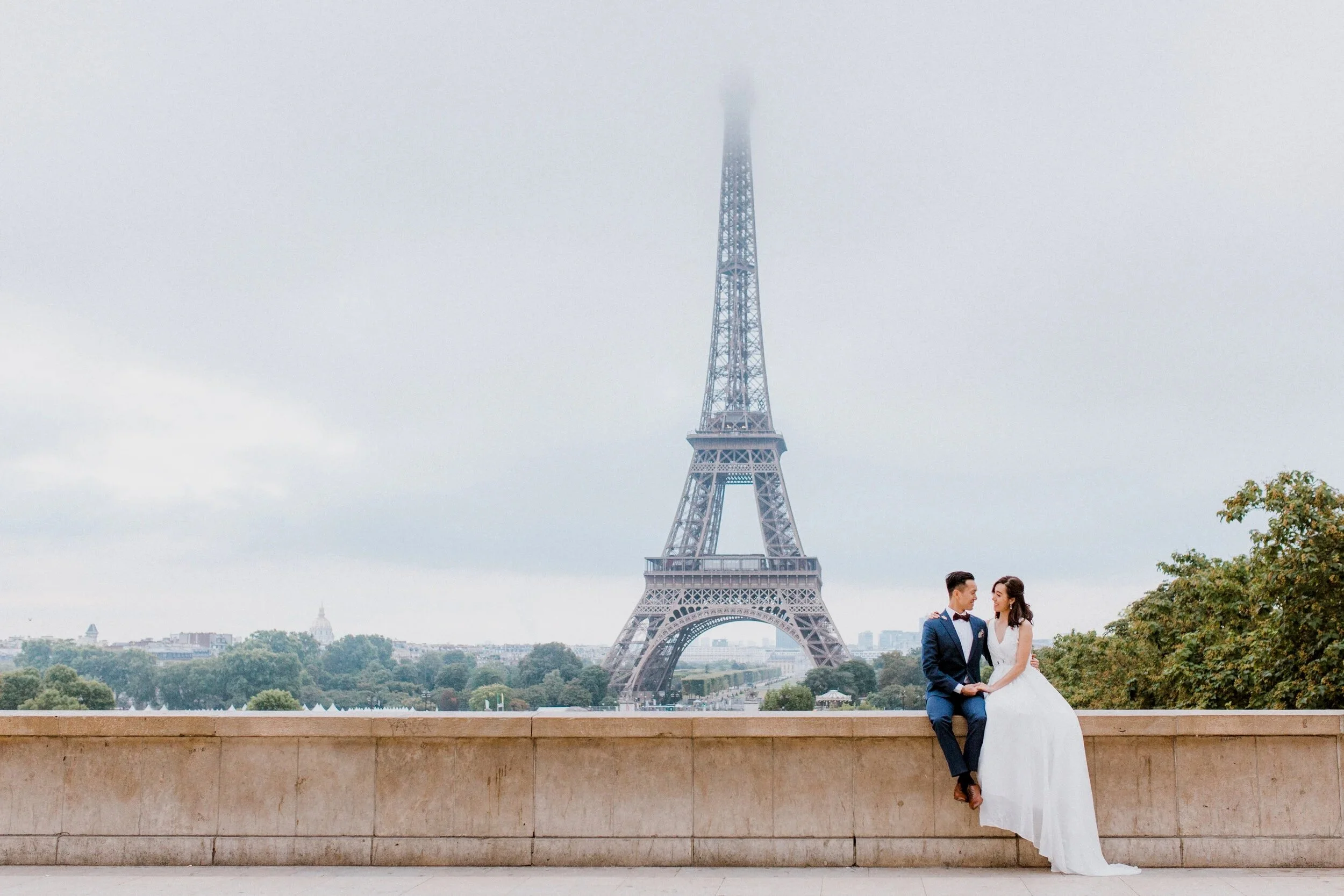 stunning couples photography at the Eiffel Tower