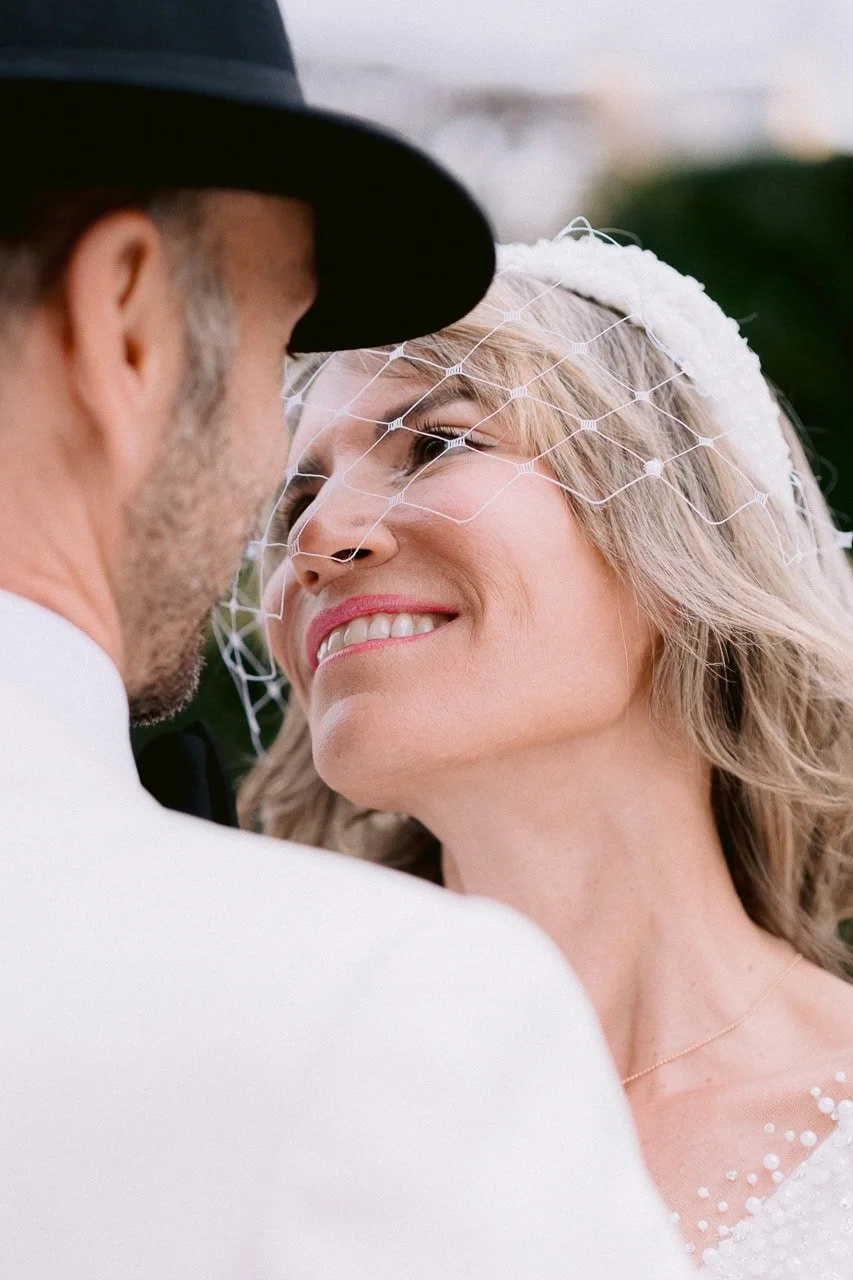Quiet, intimate couples photoshoot in Paris by an English-speaking Paris photographer