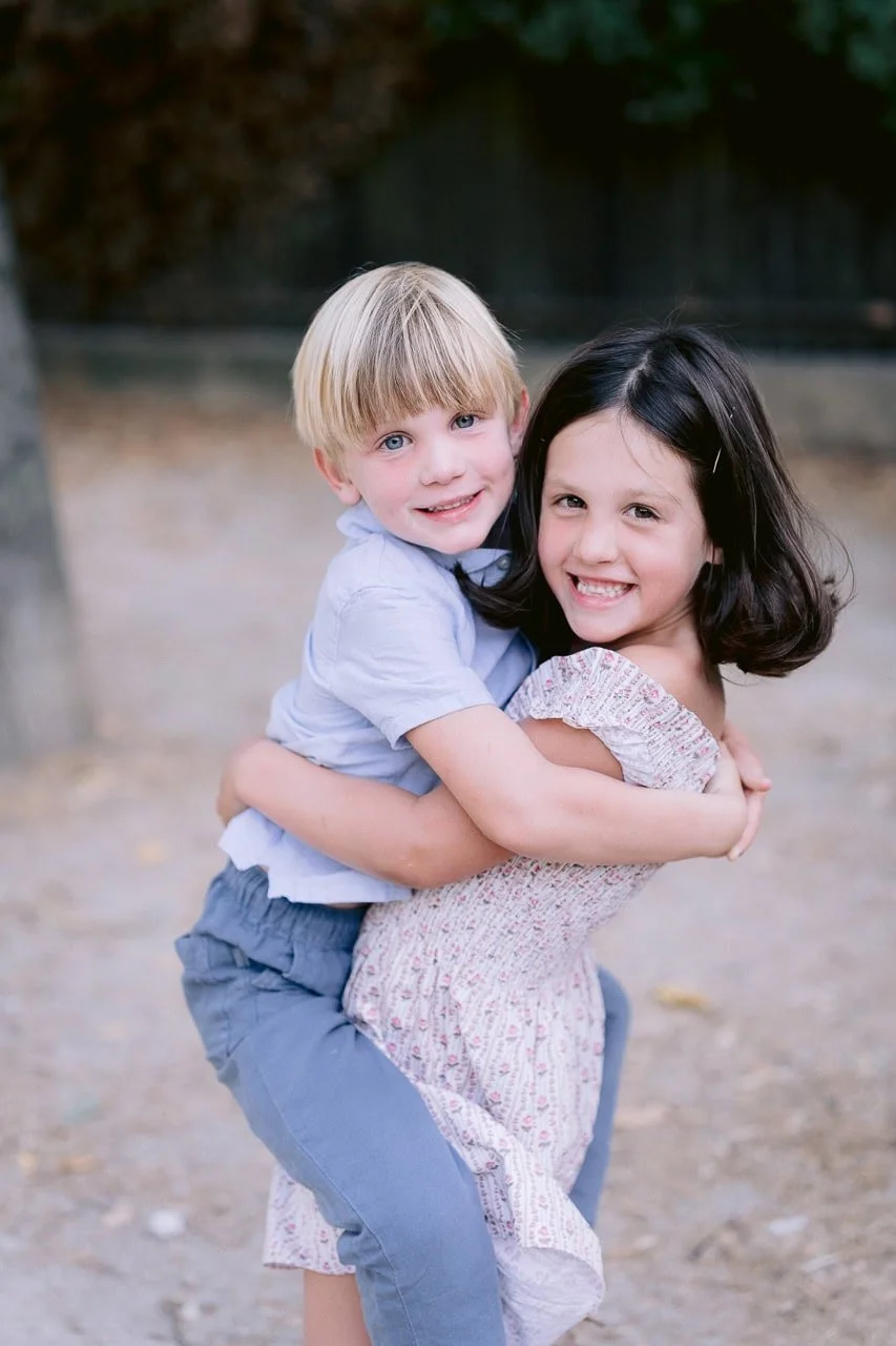 Fun family photshoot in Paris capturing a natural moment