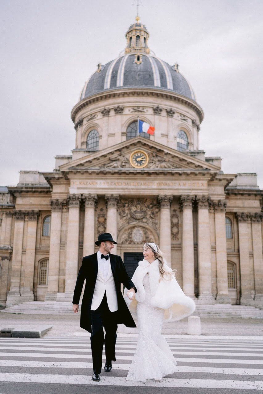Paris couples photographer capturing natural, relaxed portraits of a newly married couple