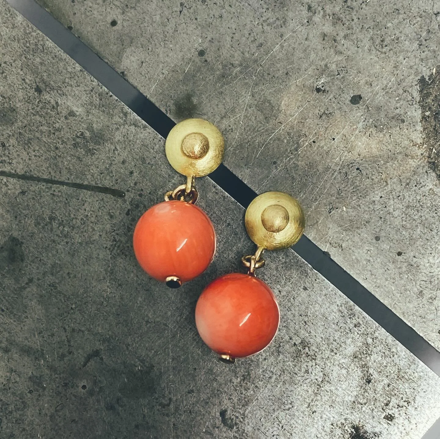 Beauties that I might have missed sharing. Lovely coral beads on 18k gold. I wanted to play on the antique look and think they give both a 20&rsquo;s style and ancient roman vibe. This pair is sold but I do have another pair of beads left for somethi