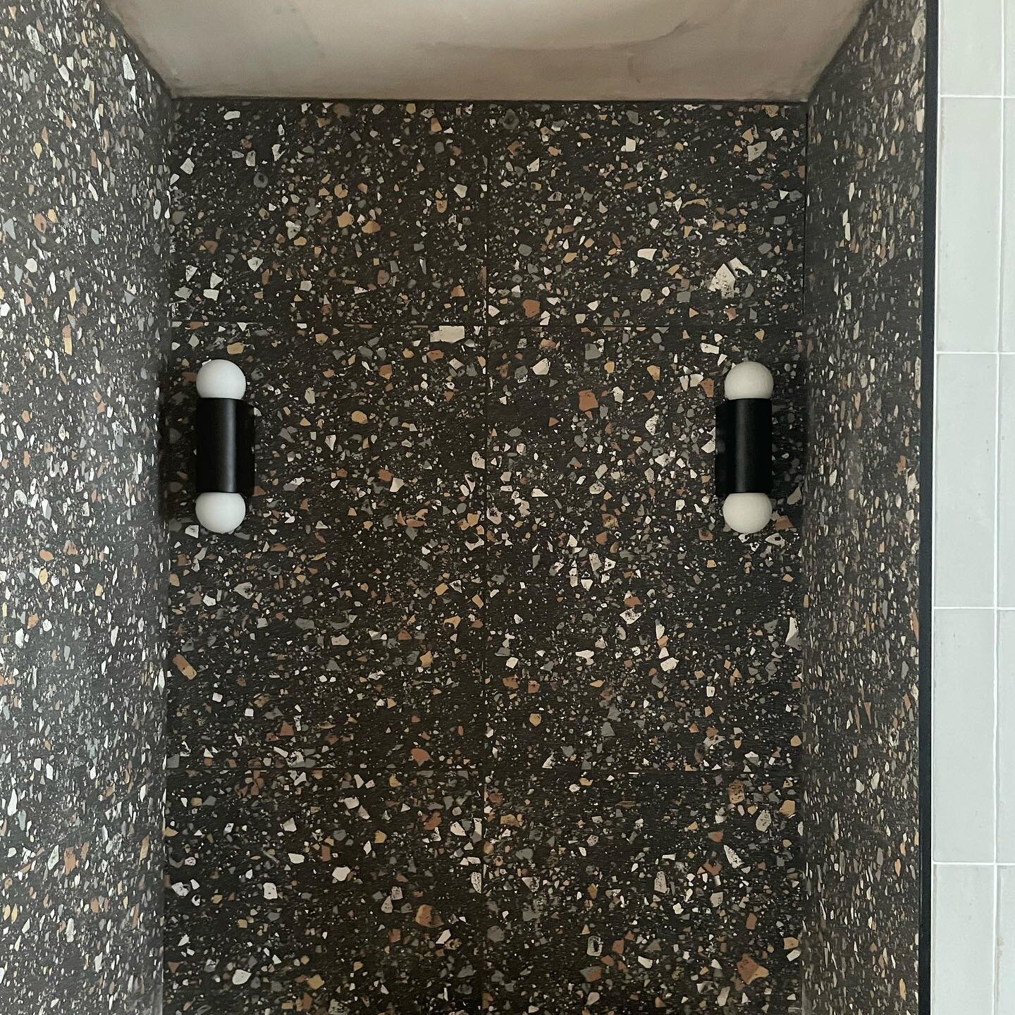 Our loft bathroom is all fully tiled in @mandarinstoneofficial tiles and this is my favourite nook of top to bottom terrazzo graphite porcelain tiles. Now that we&rsquo;ve got our @madedotcom wall lights on, it&rsquo;s really coming to life 😃.
Build