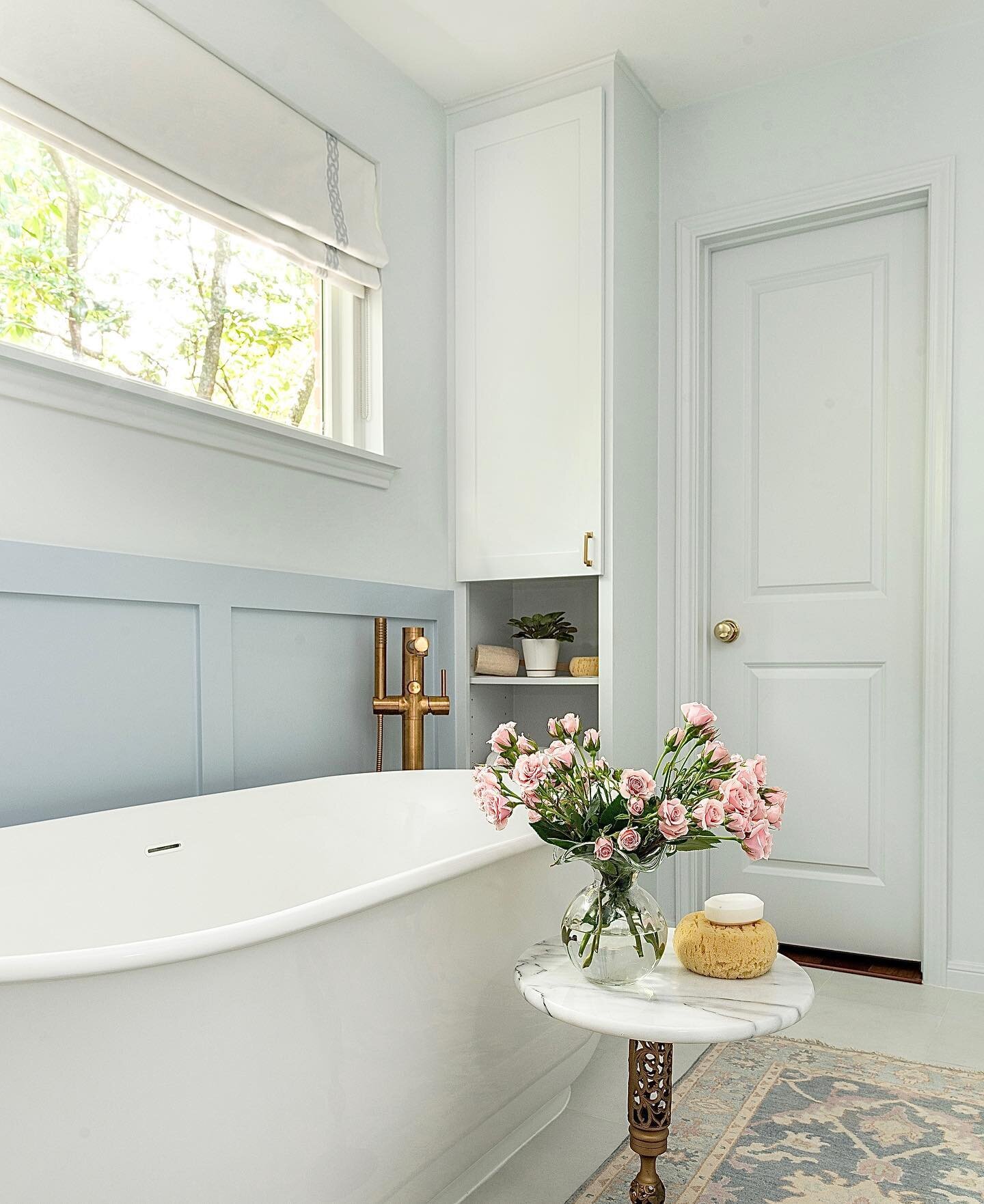 There&rsquo;s nothing like a serene place to soak.  I love how this quaint respite turned for our client. 
@ryanphotoart @greymarkconstruction 
.
.
.
.
.
.
#designerfornewconstruction

#interiordesignforrenovations
#interiorinspo
#interiordesign #lux