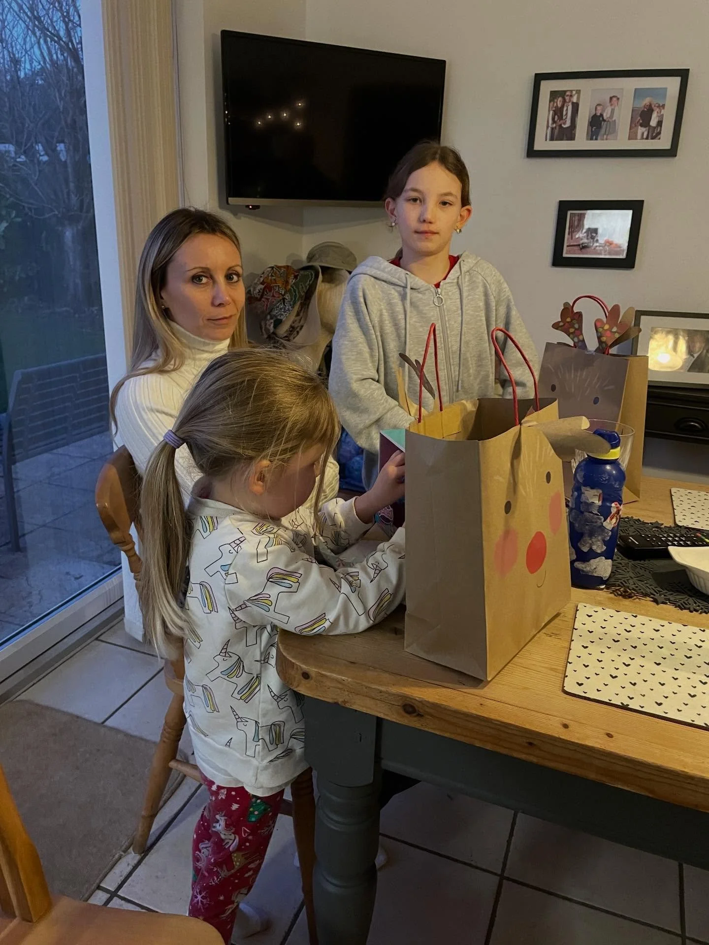 Festive recharge 🎄

More family time, more food, and a proper switch off.
Stepping away from the usual routine helps me reset and come back focused and motivated.

I&rsquo;ve never been big on forcing training over Christmas &mdash; this time is abo