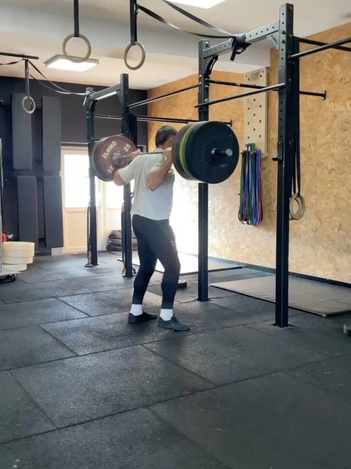 Four weeks ago training for the London Marathon wasn&rsquo;t going to plan.
I got sick. Sessions felt flat. Doubt started creeping in.

Fast forward to today &mdash; a strong marathon paced run, ticking off a couple of kilometres at 4:20/km on the fl