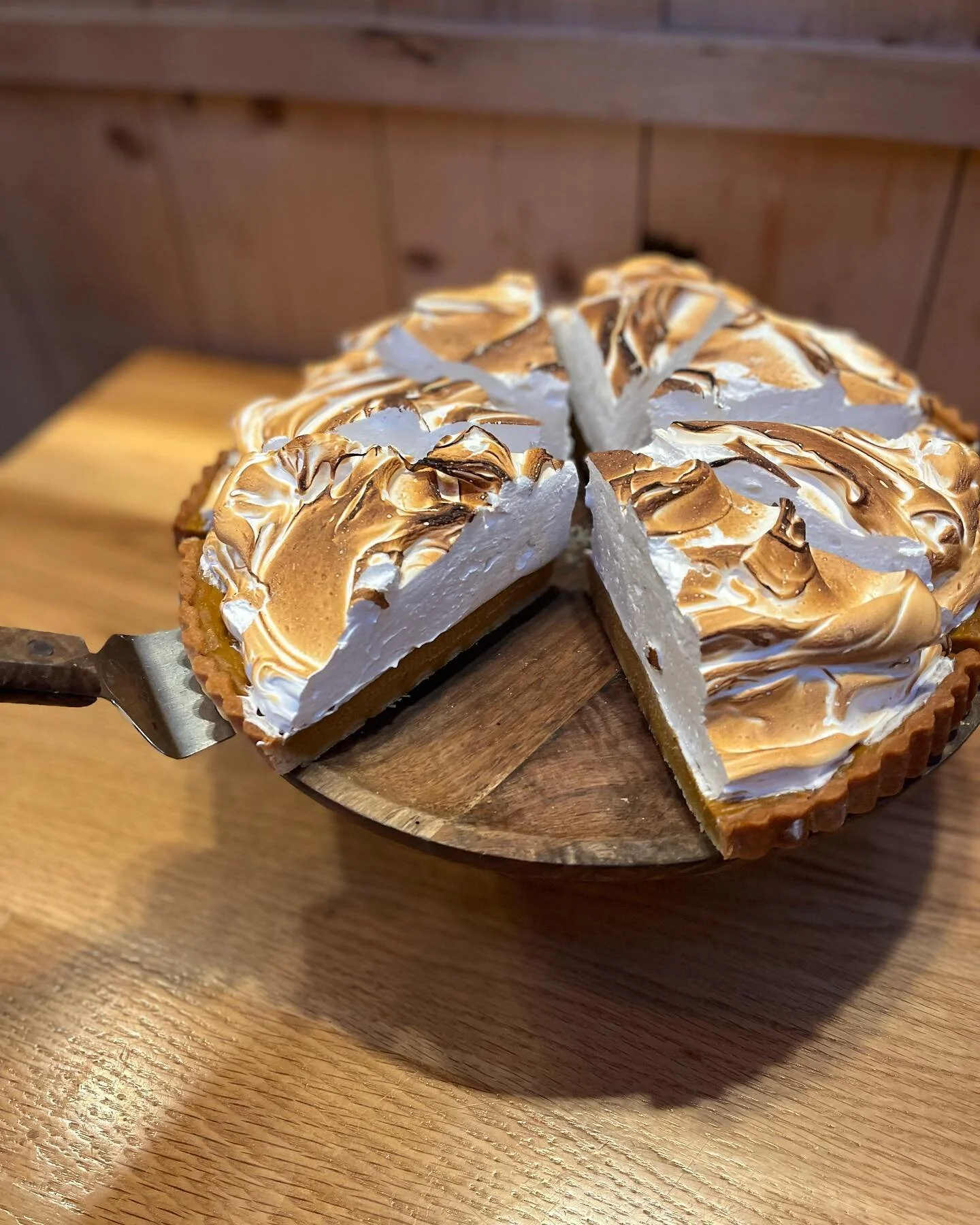 On special from pastry: a sweet potato and pumpkin tart with house made marshmallow! Believe it or not it tastes better than it looks 🤗